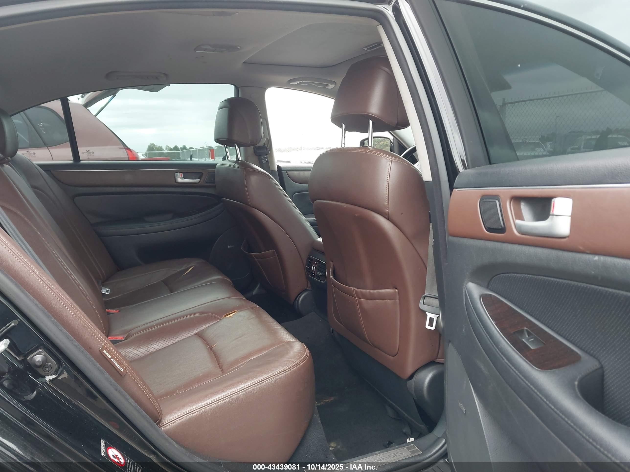 HYUNDAI GENESIS image 8