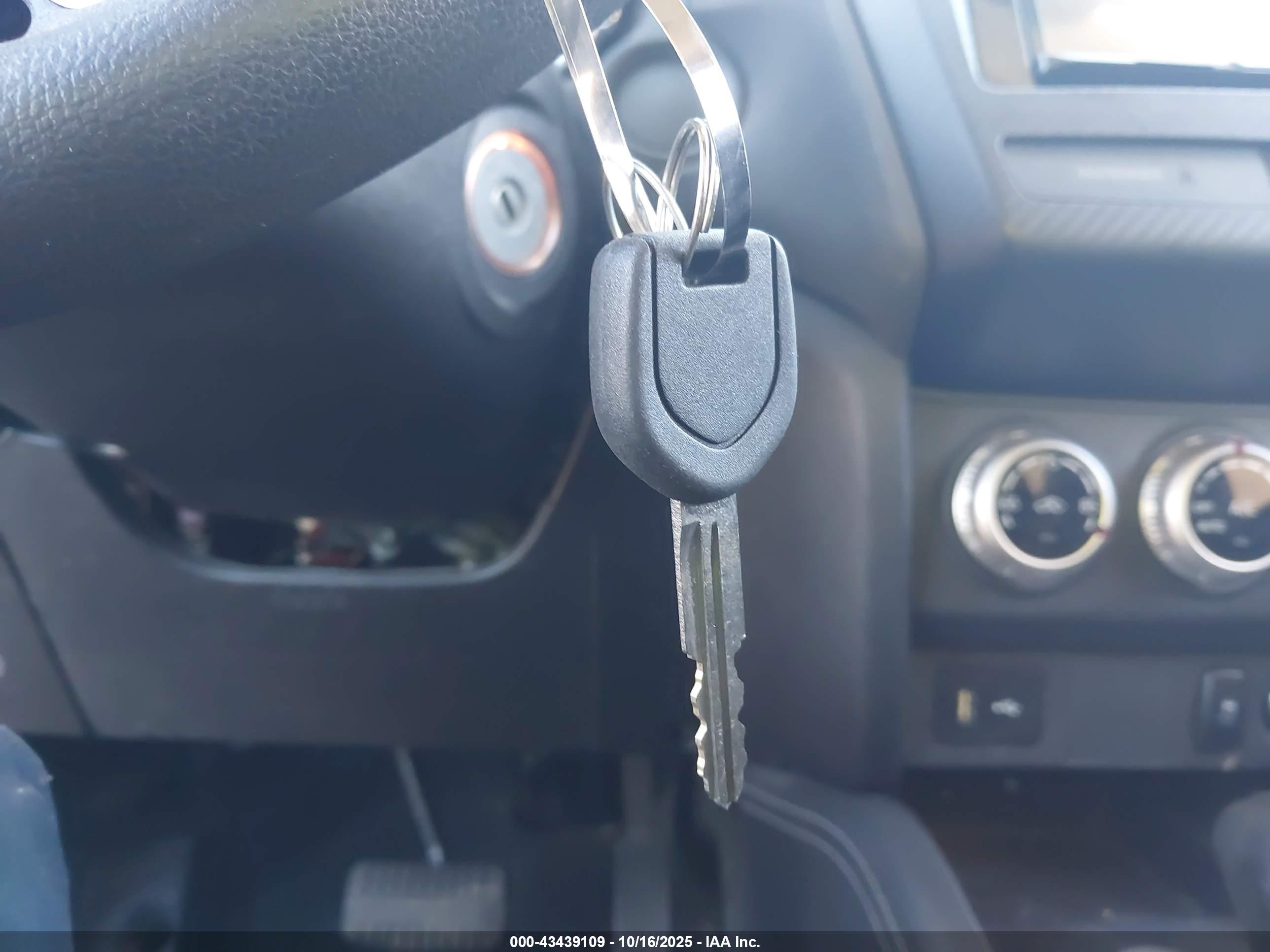 MITSUBISHI OUTLANDER image 11