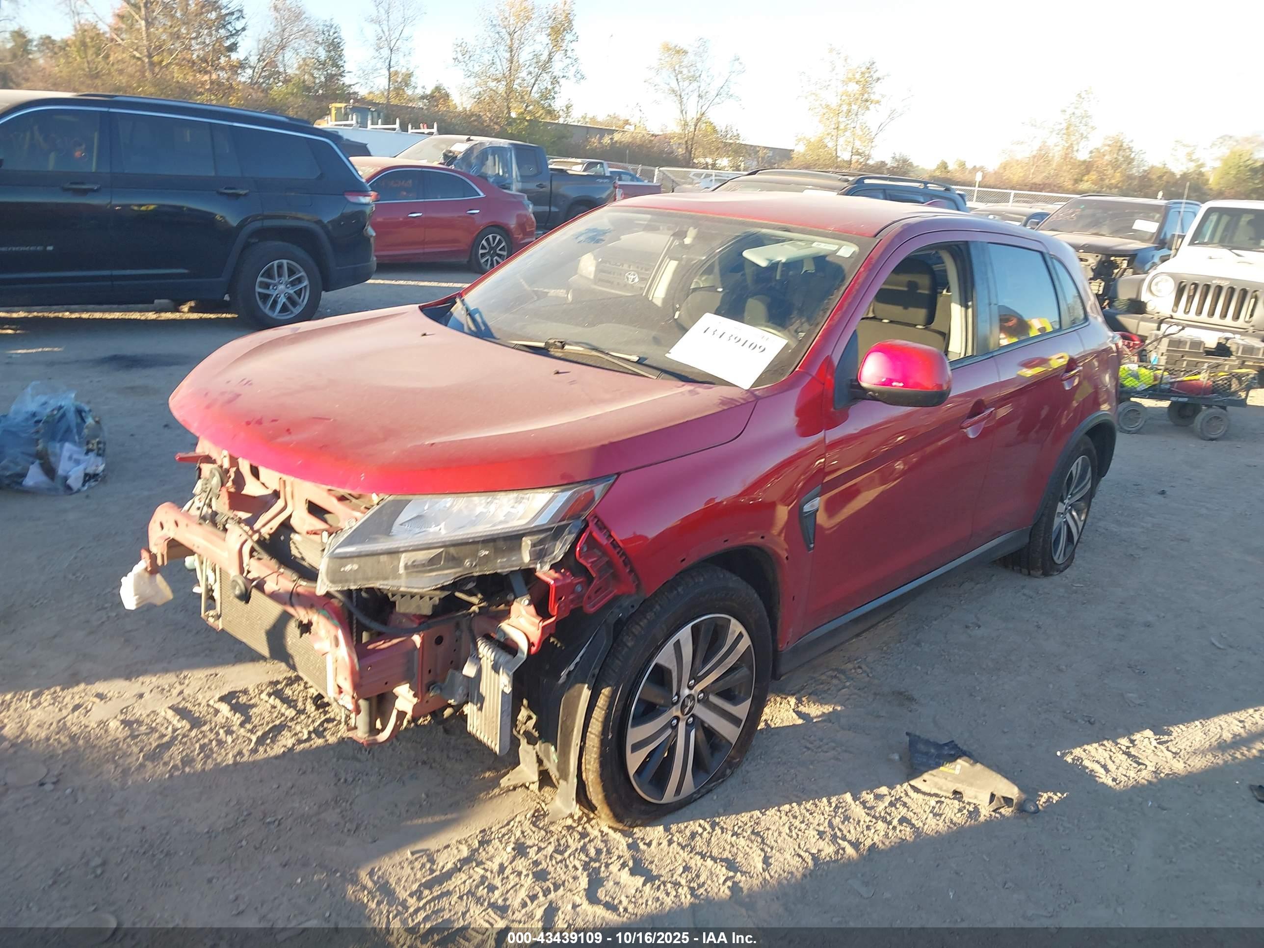 MITSUBISHI OUTLANDER image 2
