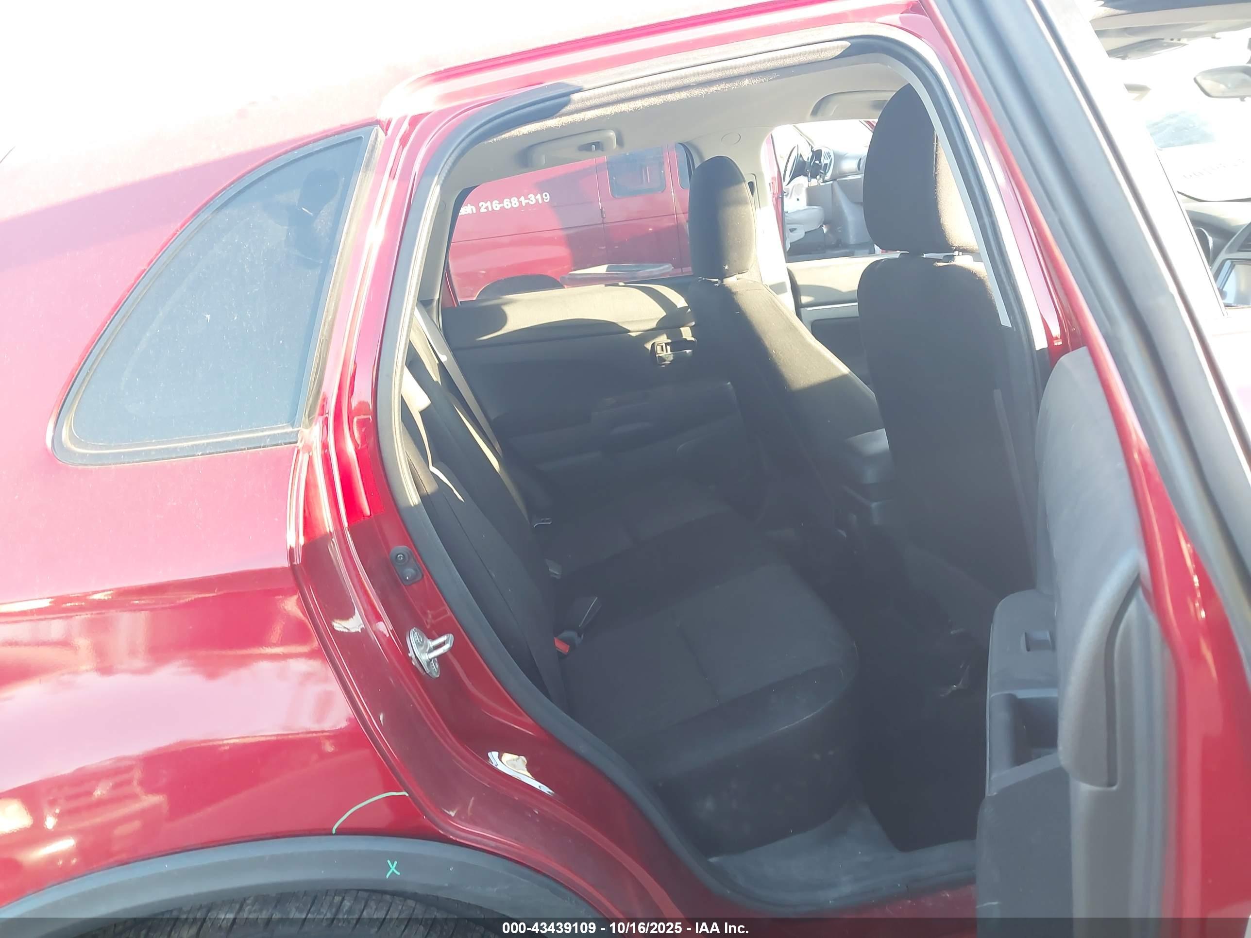 MITSUBISHI OUTLANDER image 8