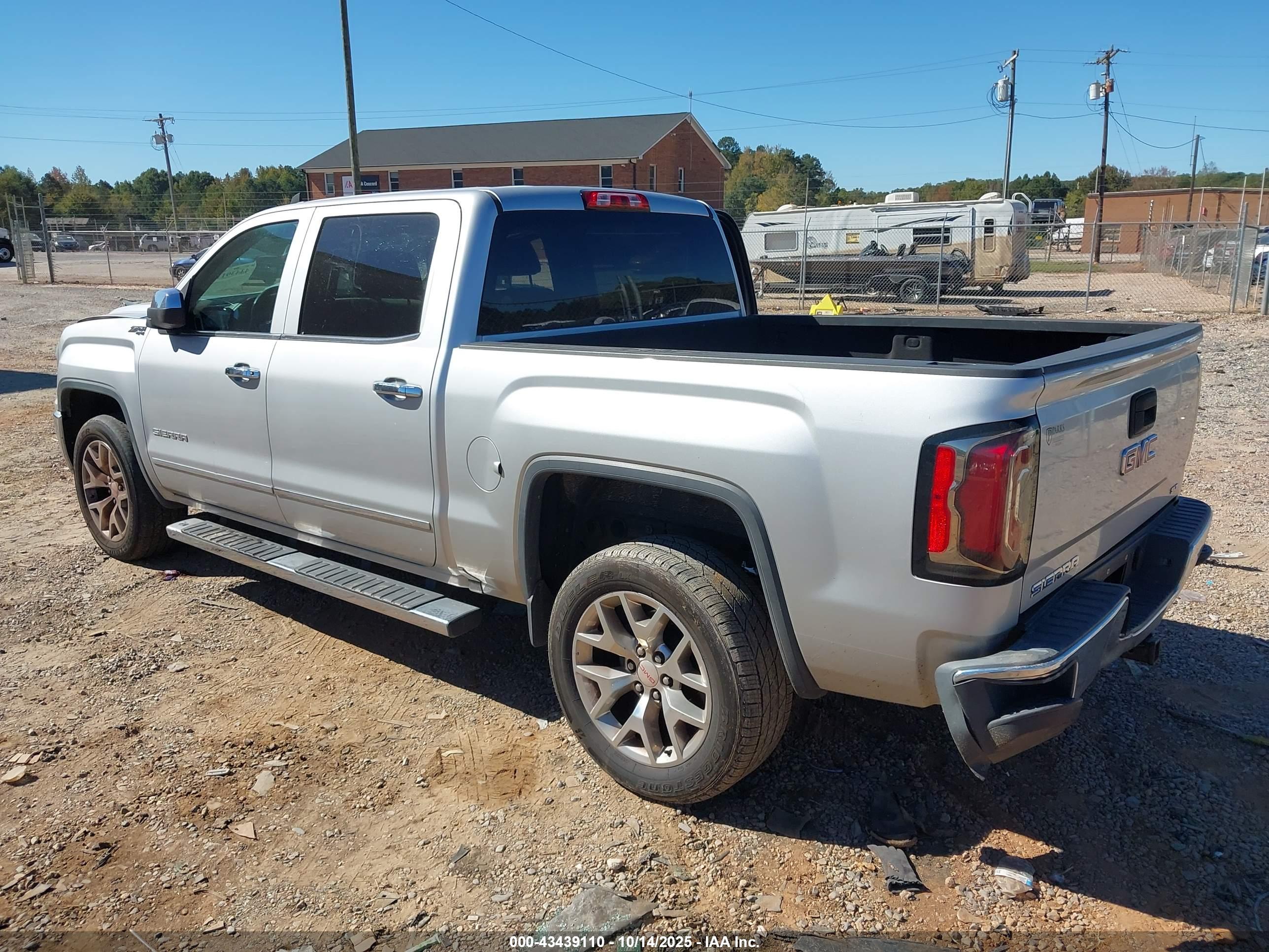 GMC SIERRA image 3