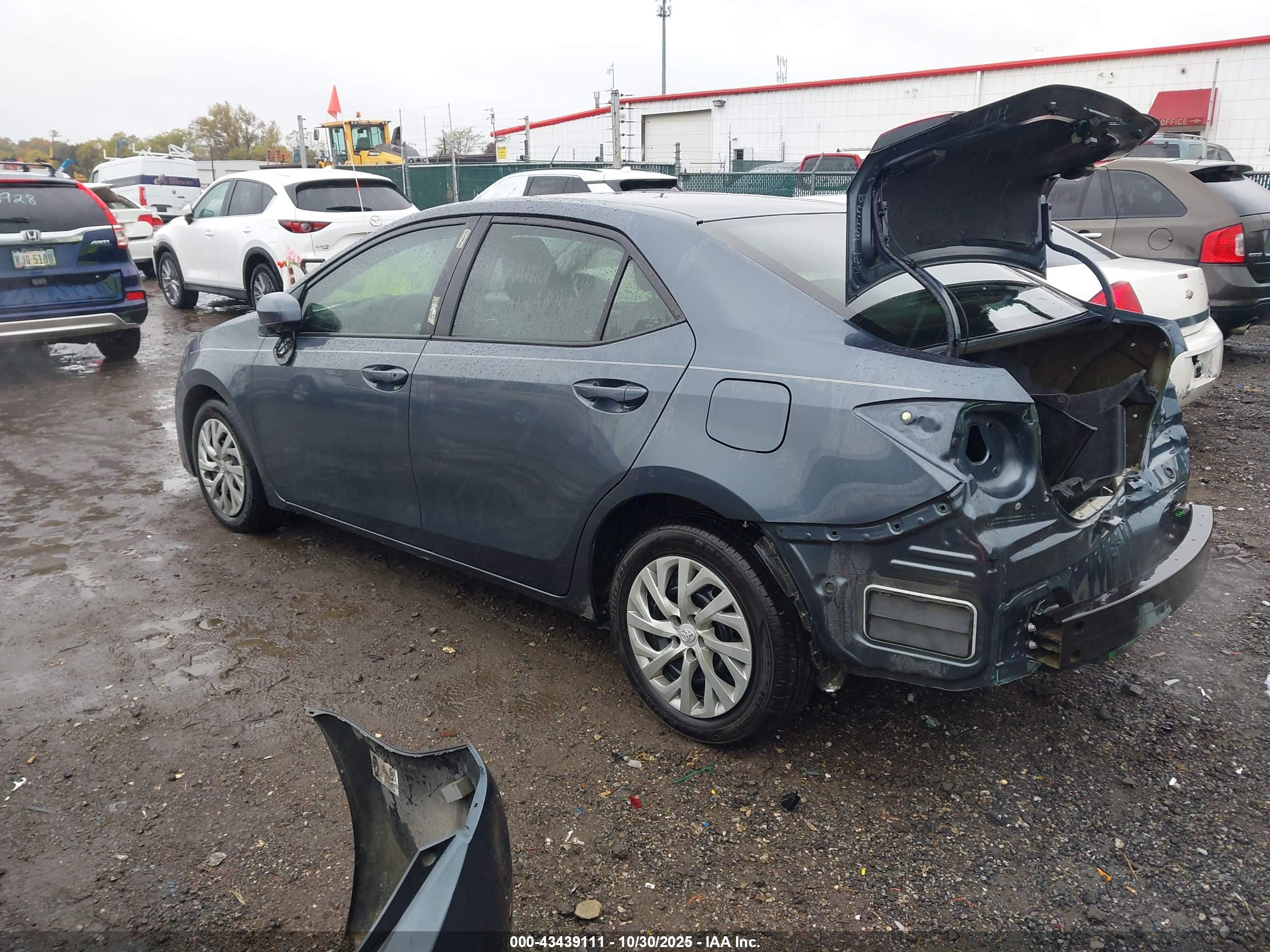 TOYOTA COROLLA image 3