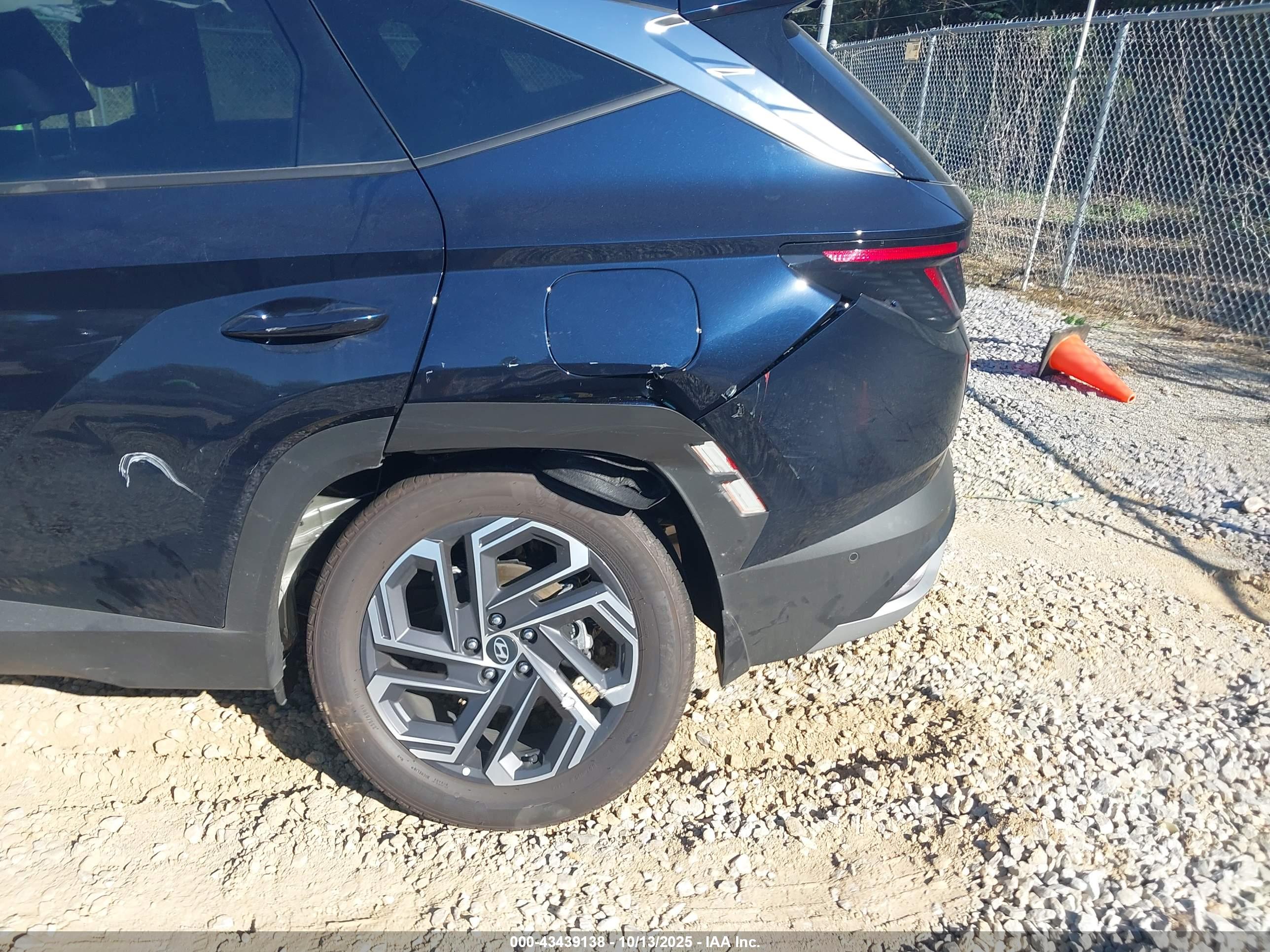 HYUNDAI TUCSON image 6