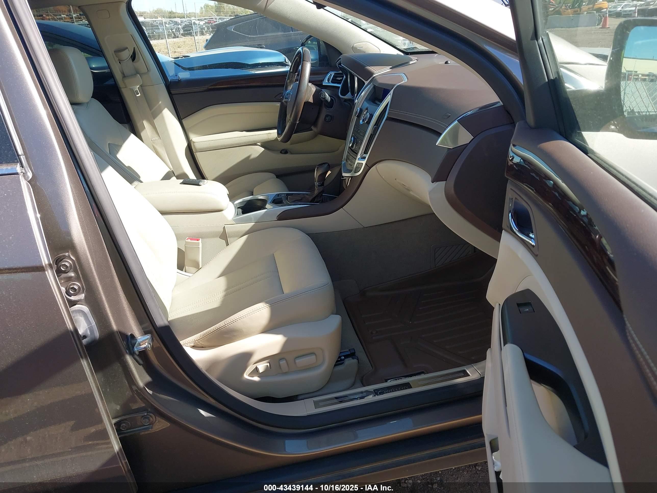 CADILLAC SRX image 5