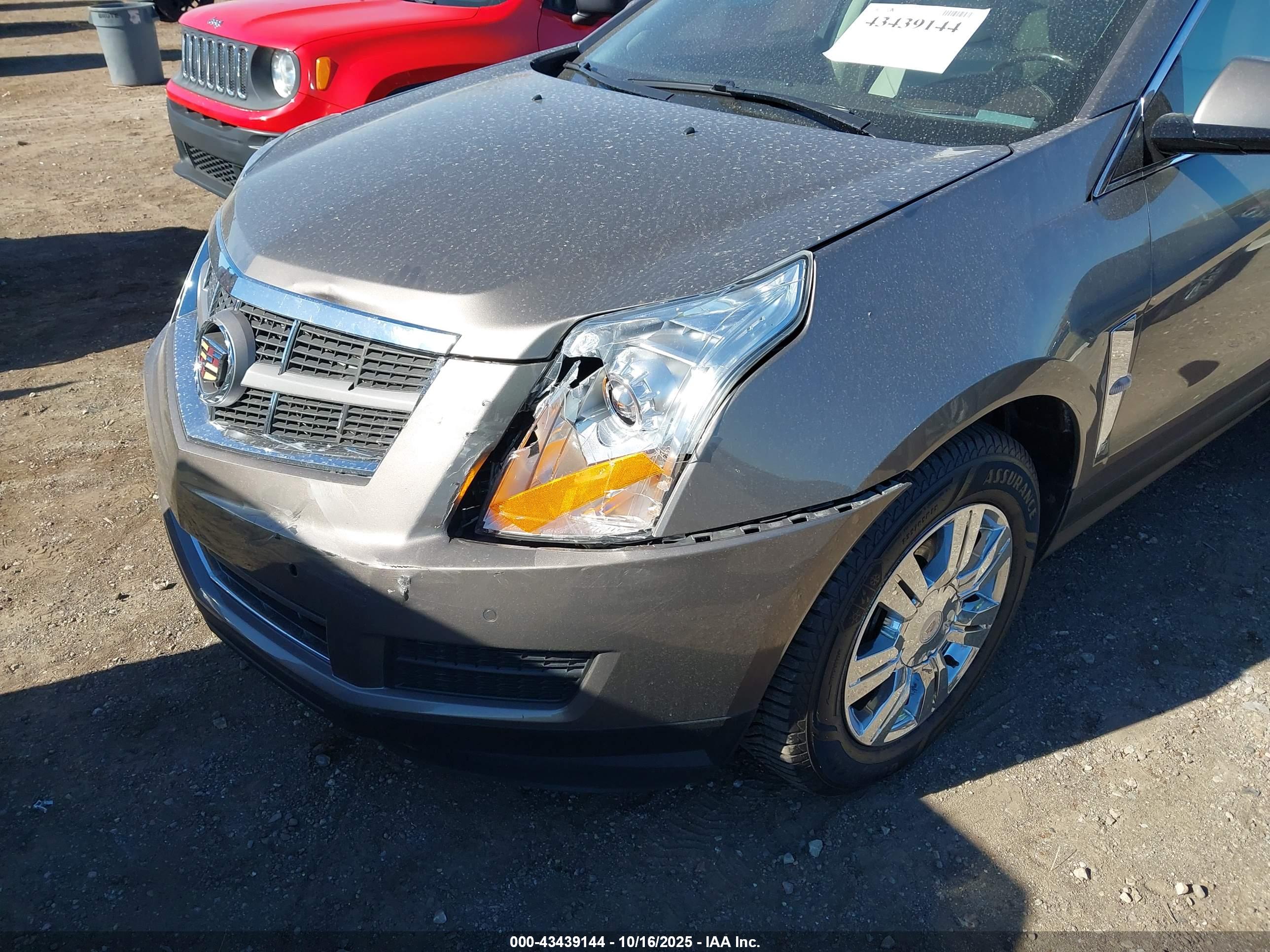 CADILLAC SRX image 6