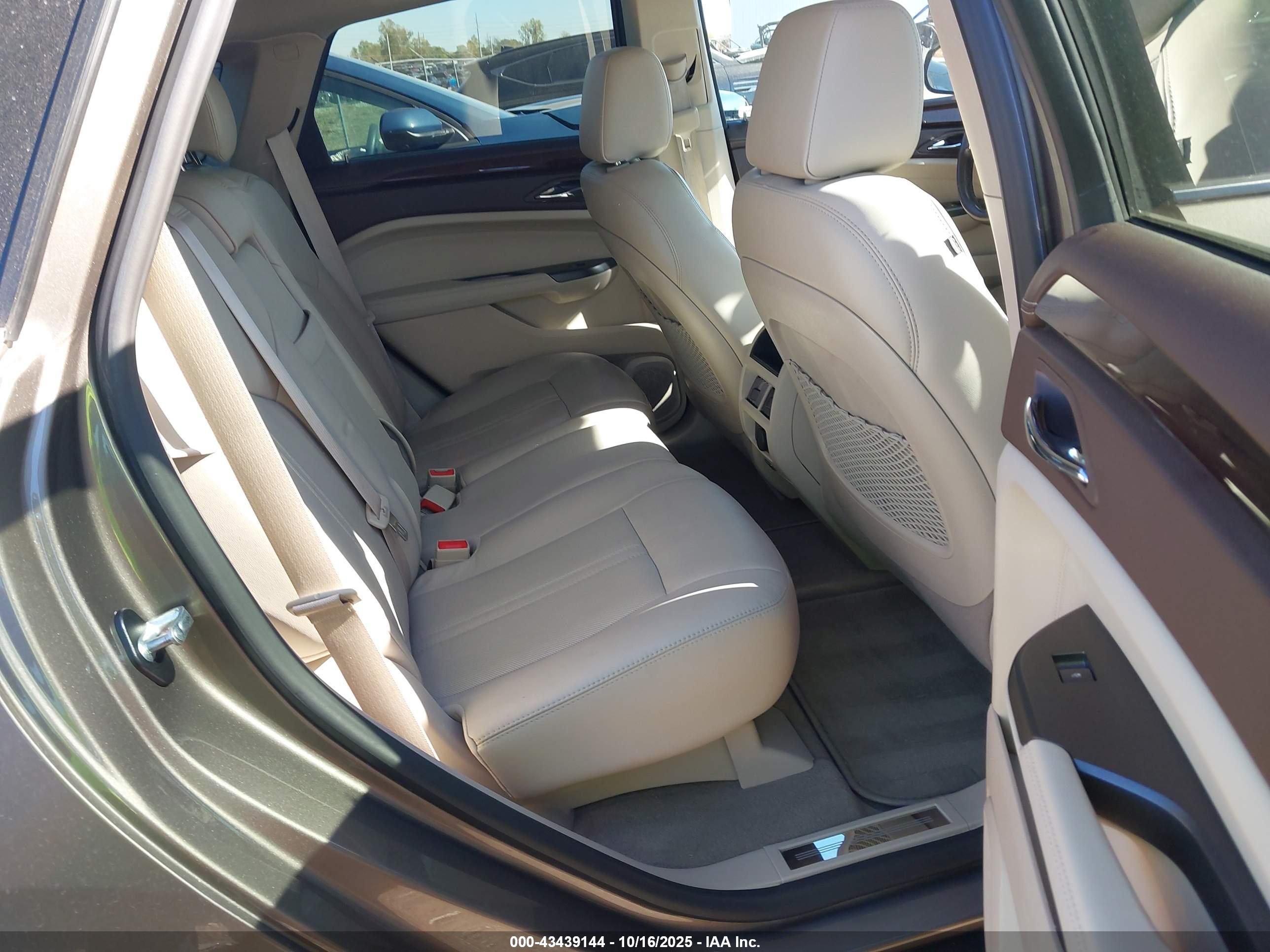 CADILLAC SRX image 8