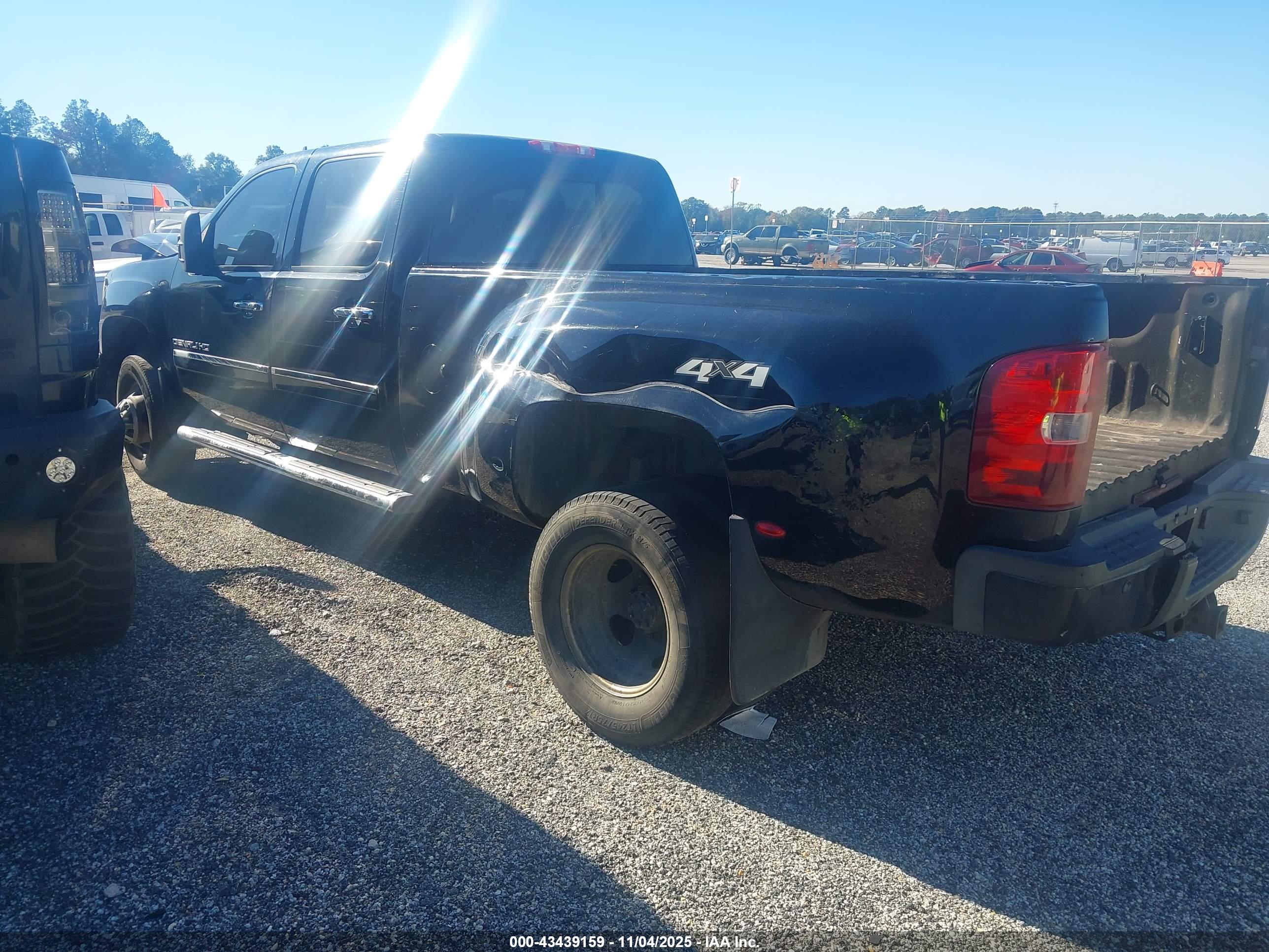 GMC SIERRA image 3