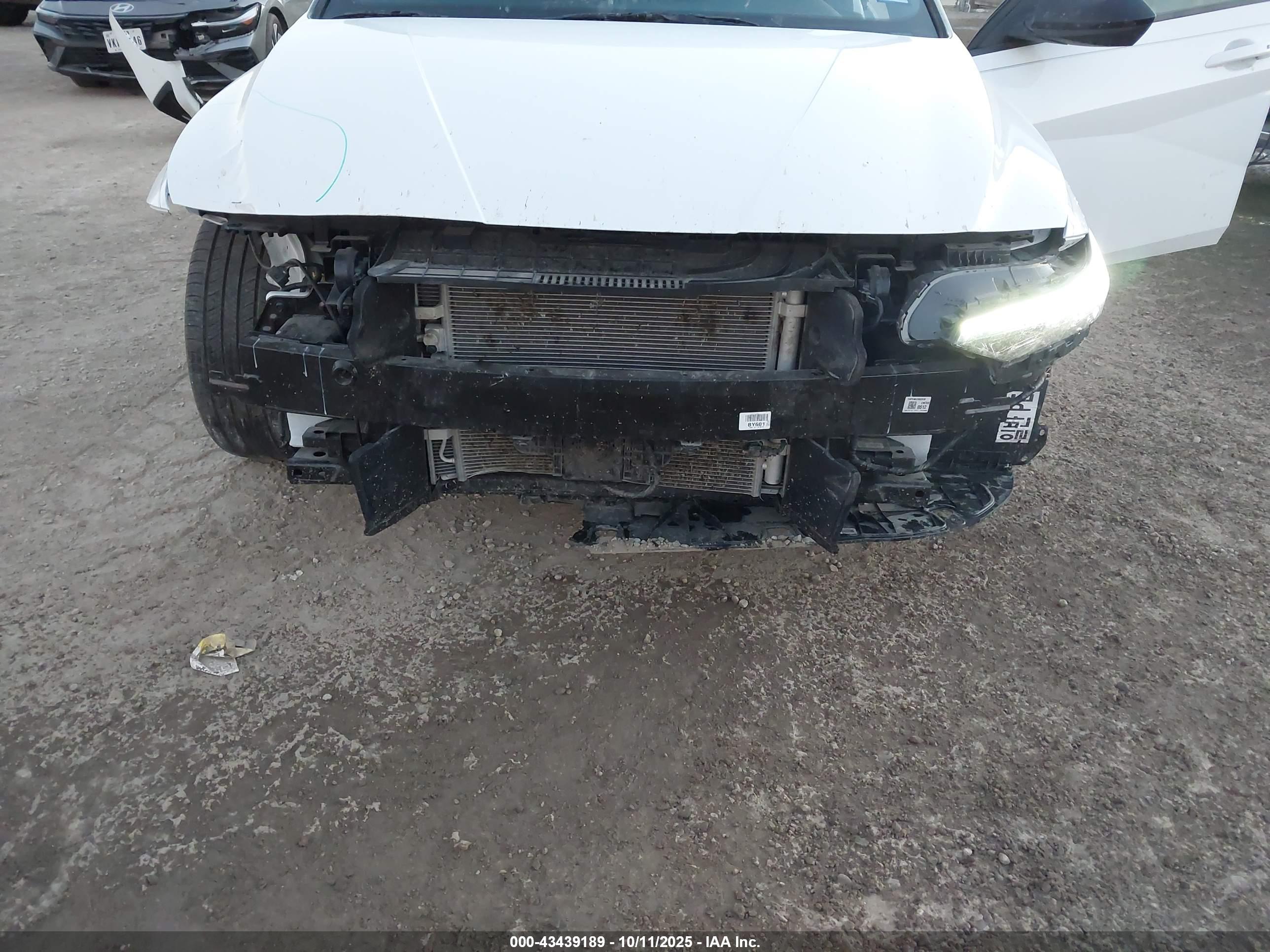 HYUNDAI ELANTRA image 6