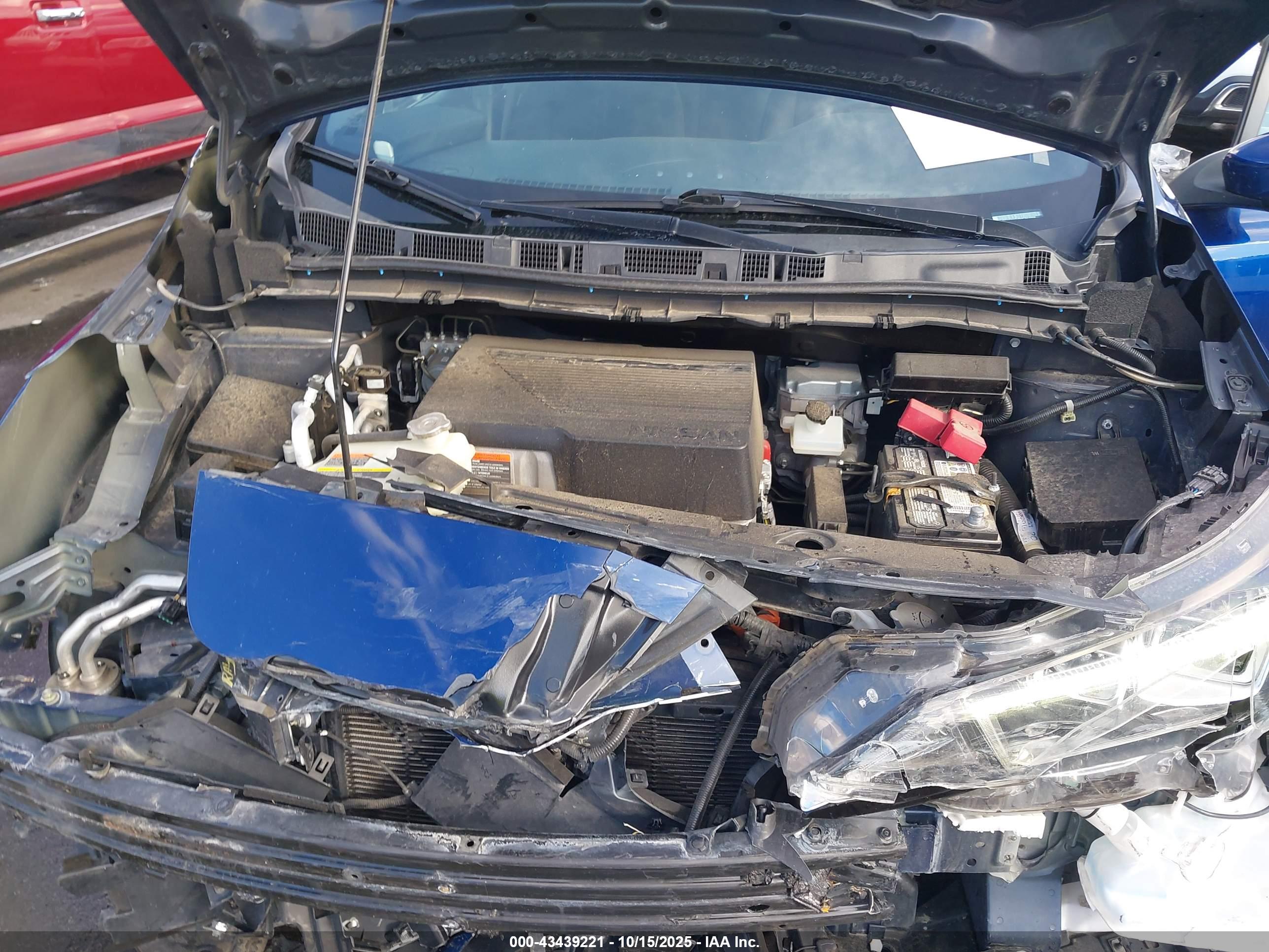 NISSAN LEAF image 10
