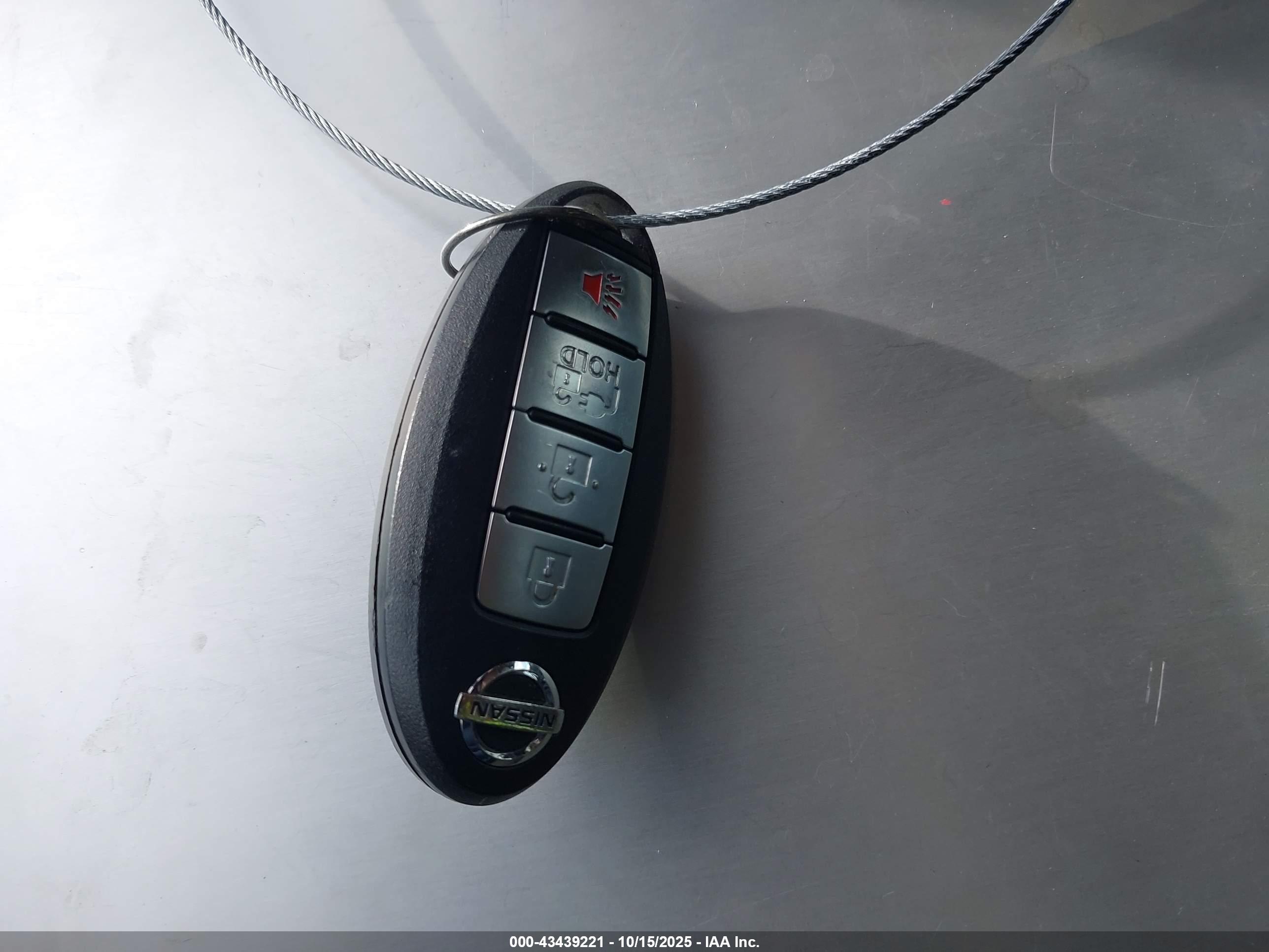 NISSAN LEAF image 11