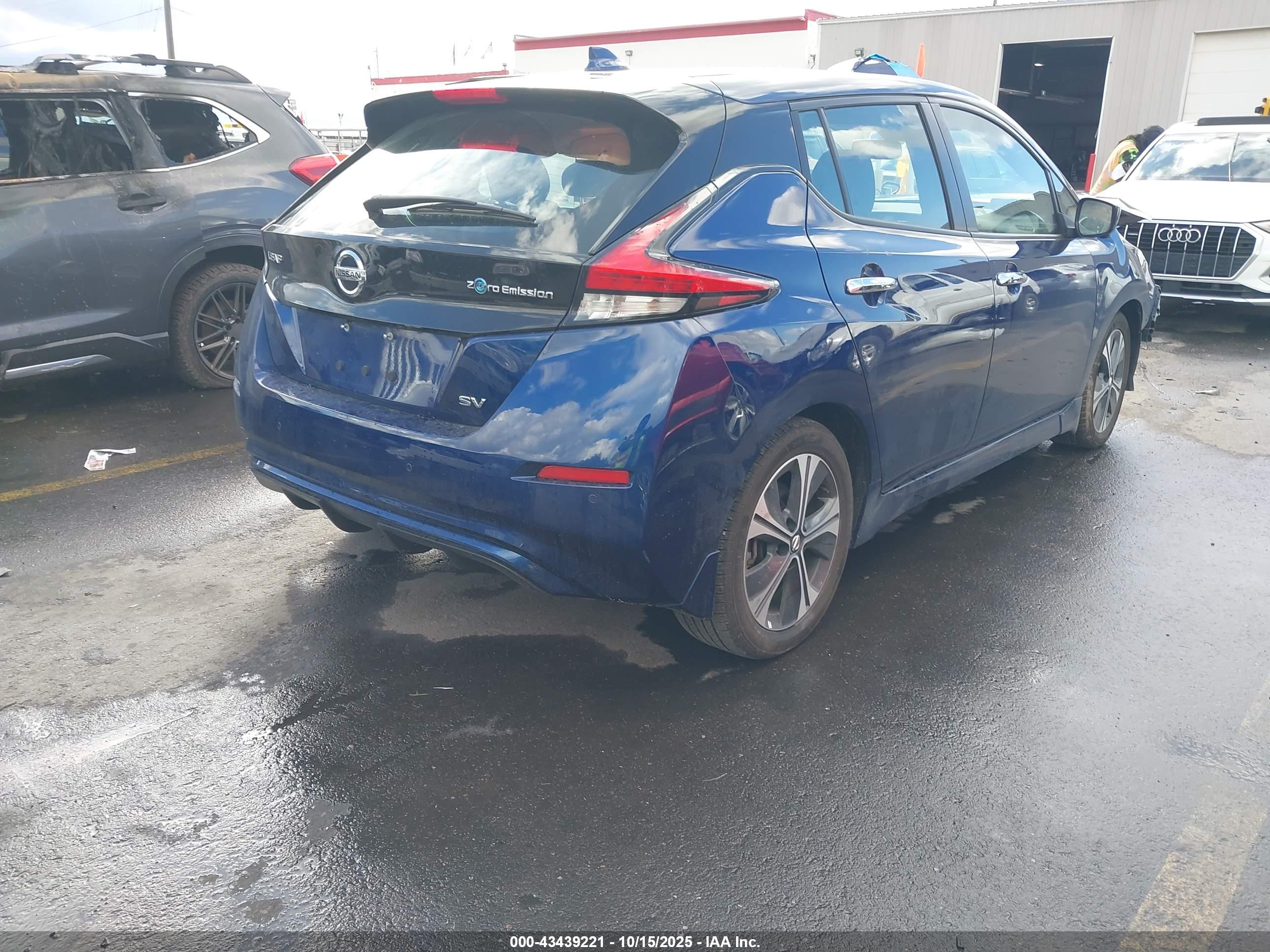 NISSAN LEAF image 4