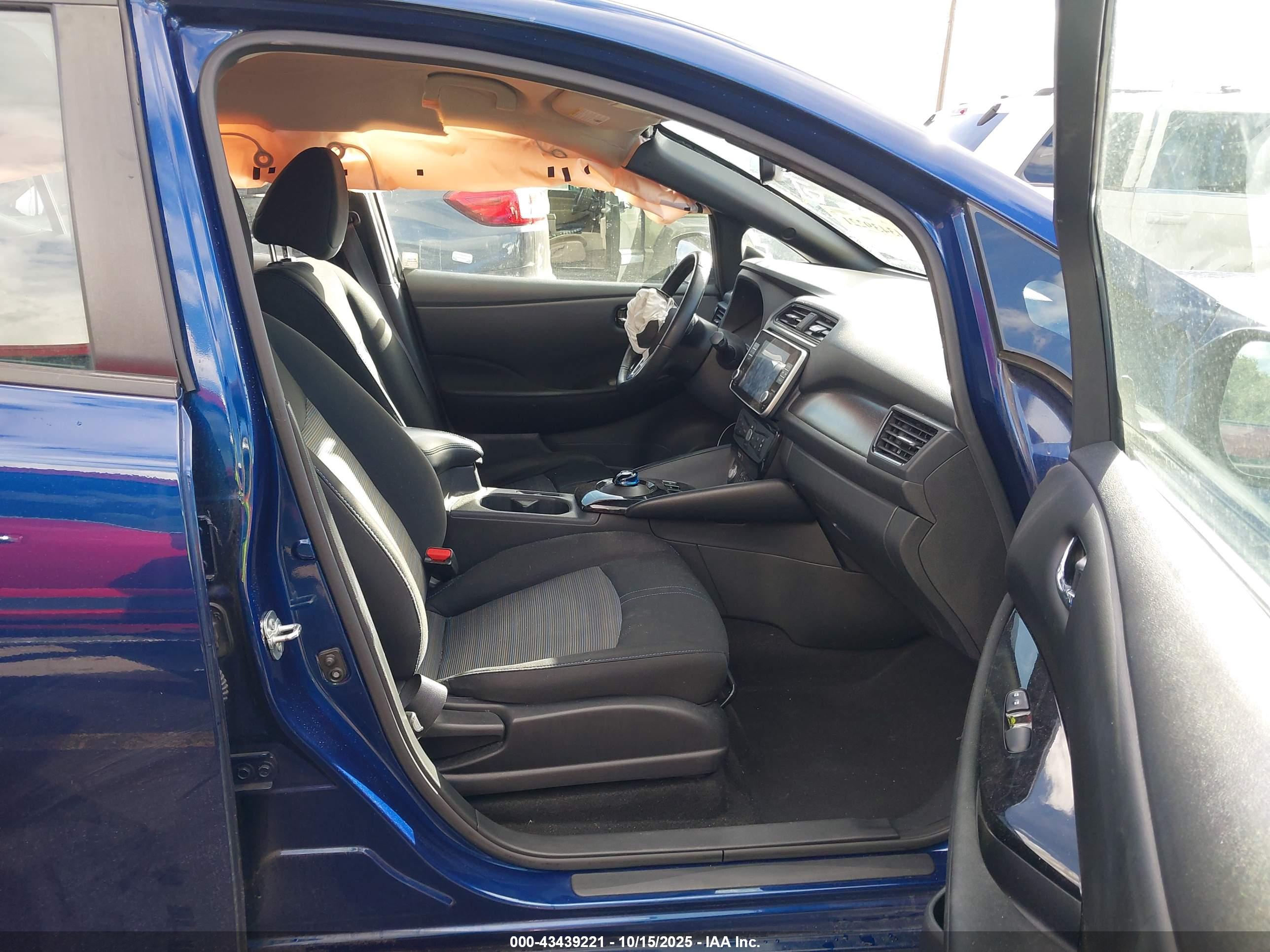 NISSAN LEAF image 5