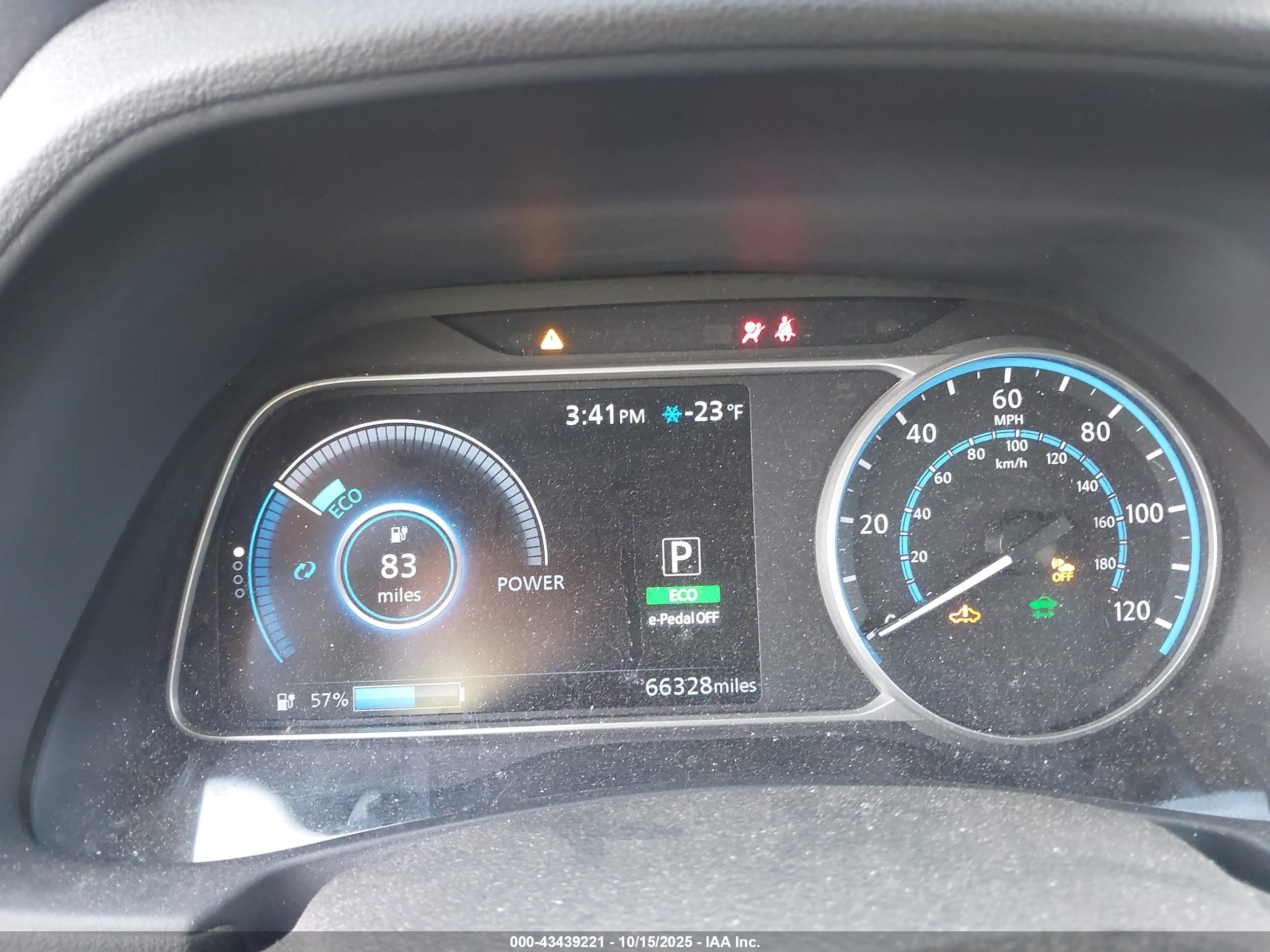 NISSAN LEAF image 7