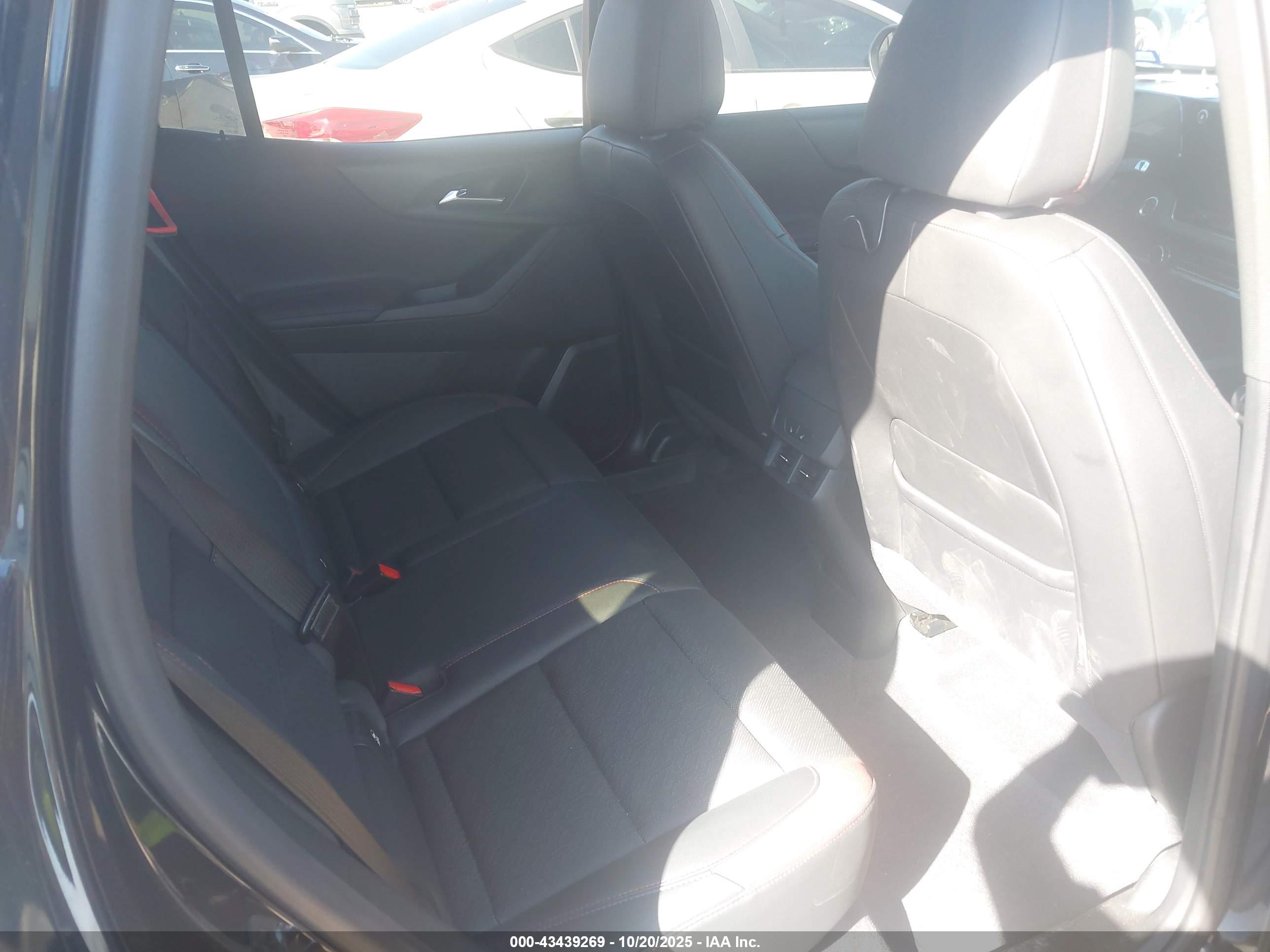 CHEVROLET EQUINOX image 8