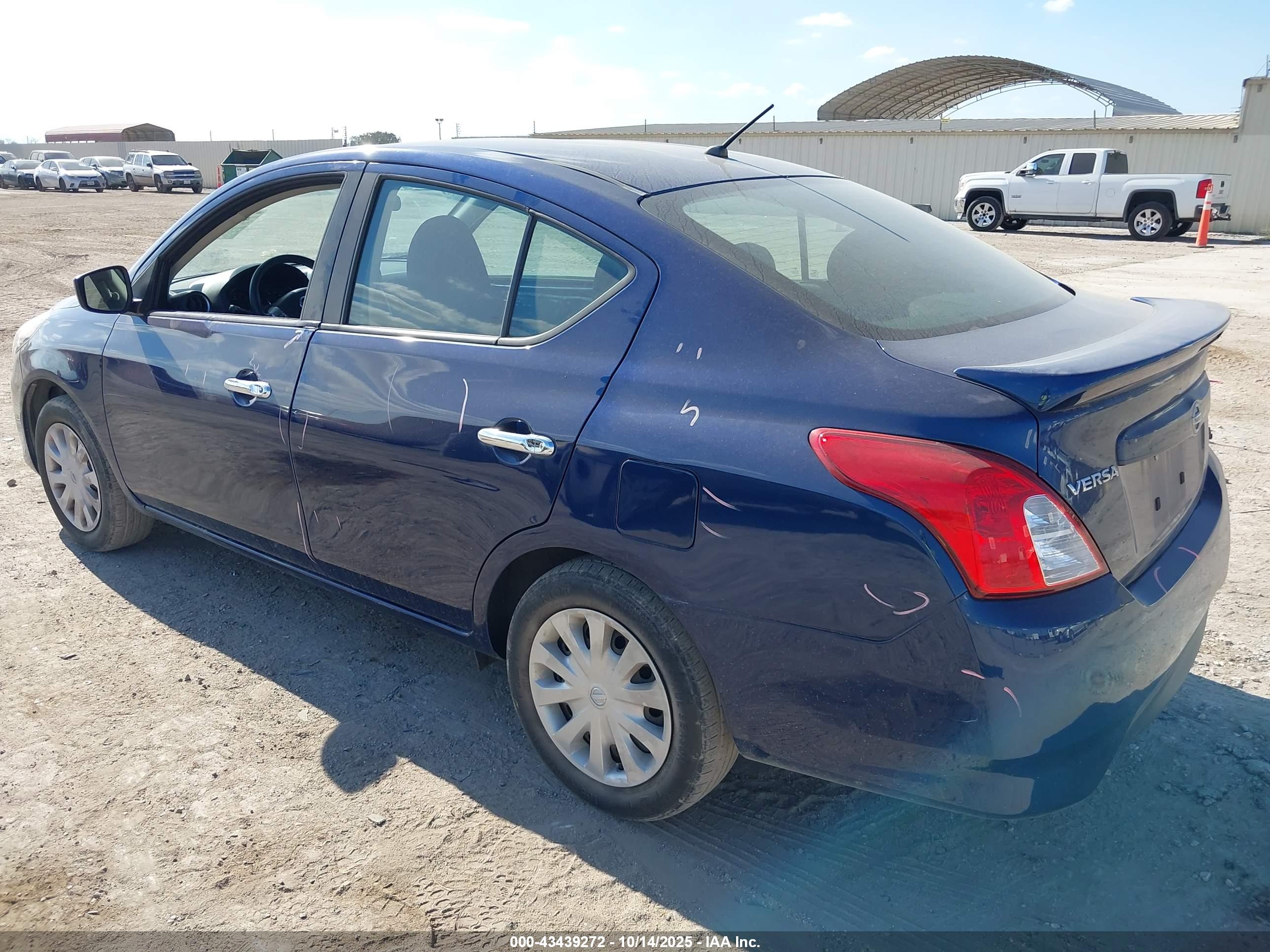 NISSAN VERSA image 3