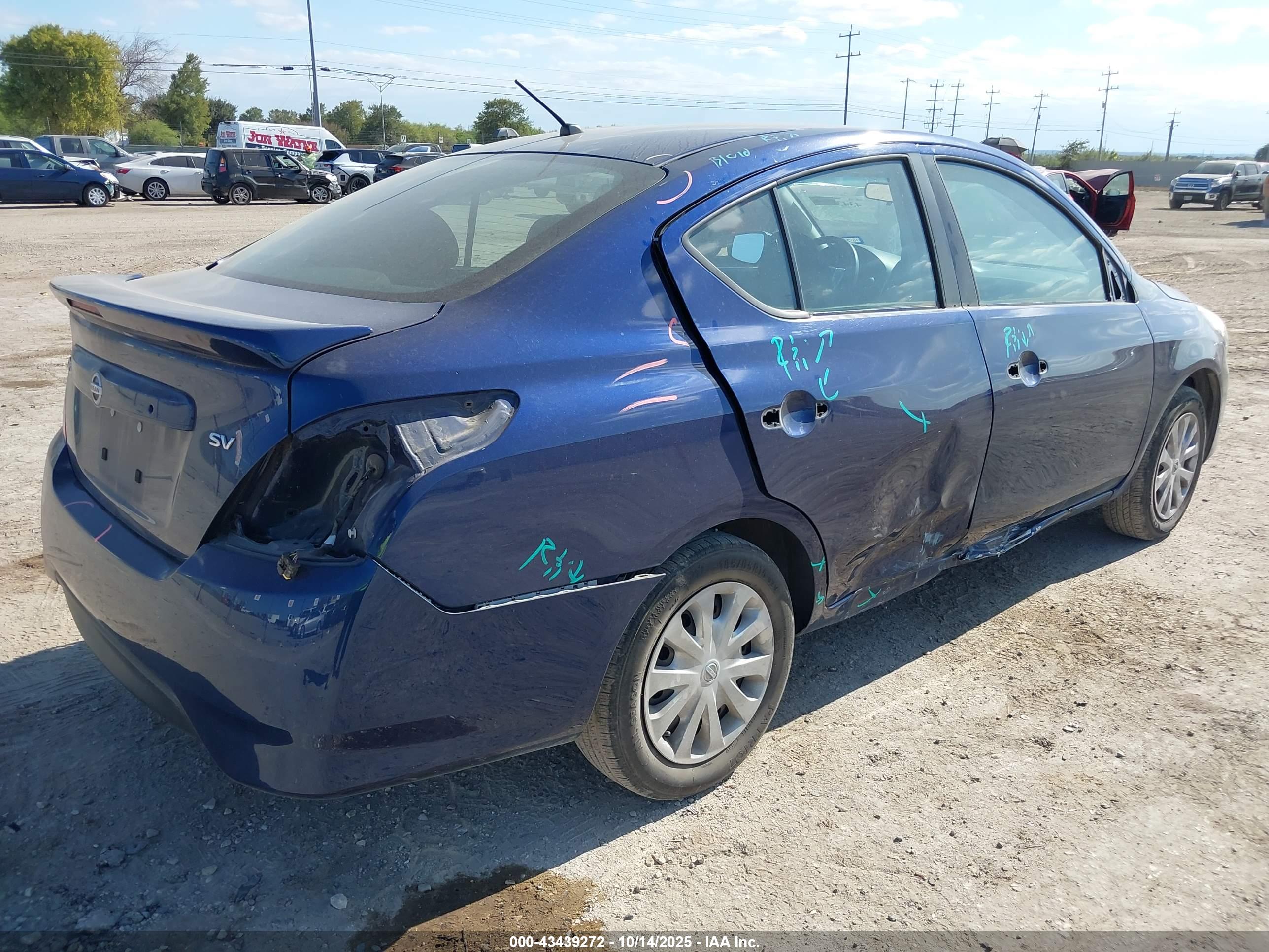 NISSAN VERSA image 4