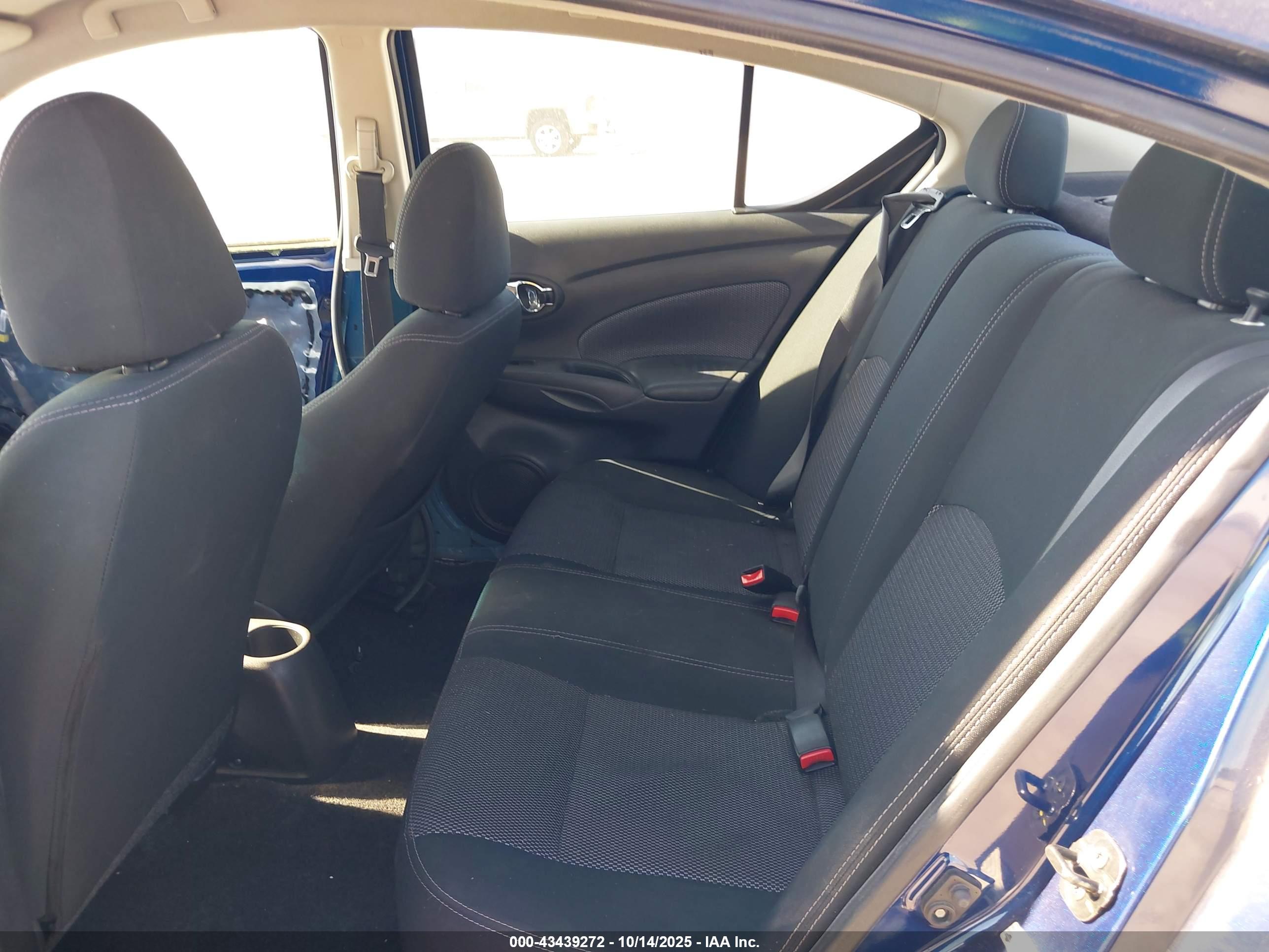 NISSAN VERSA image 8