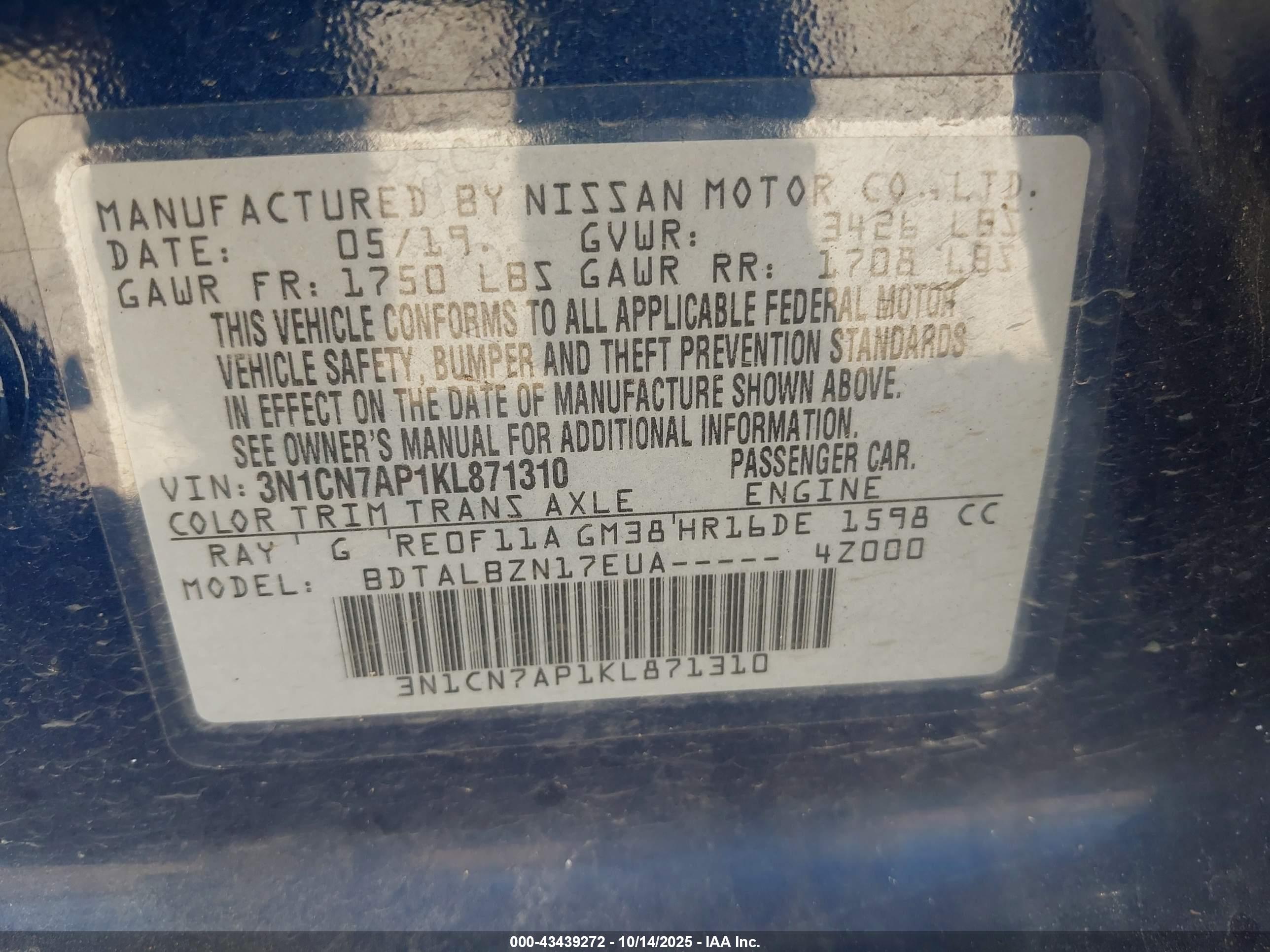 NISSAN VERSA image 9