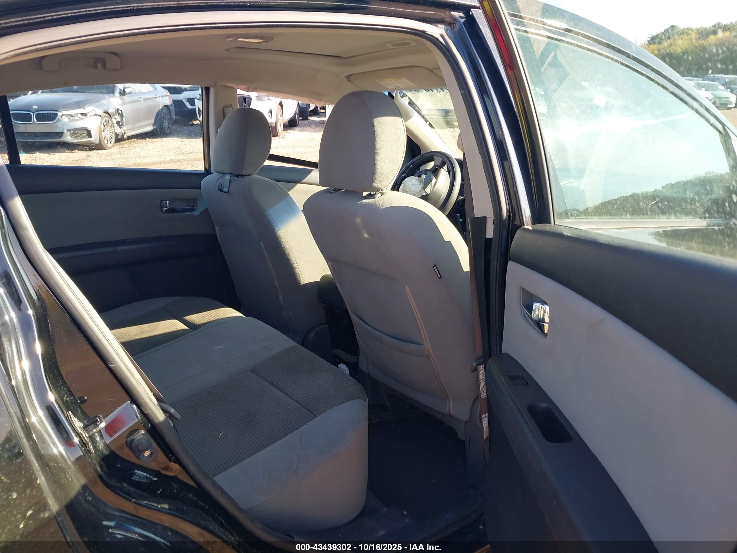 NISSAN SENTRA image 8