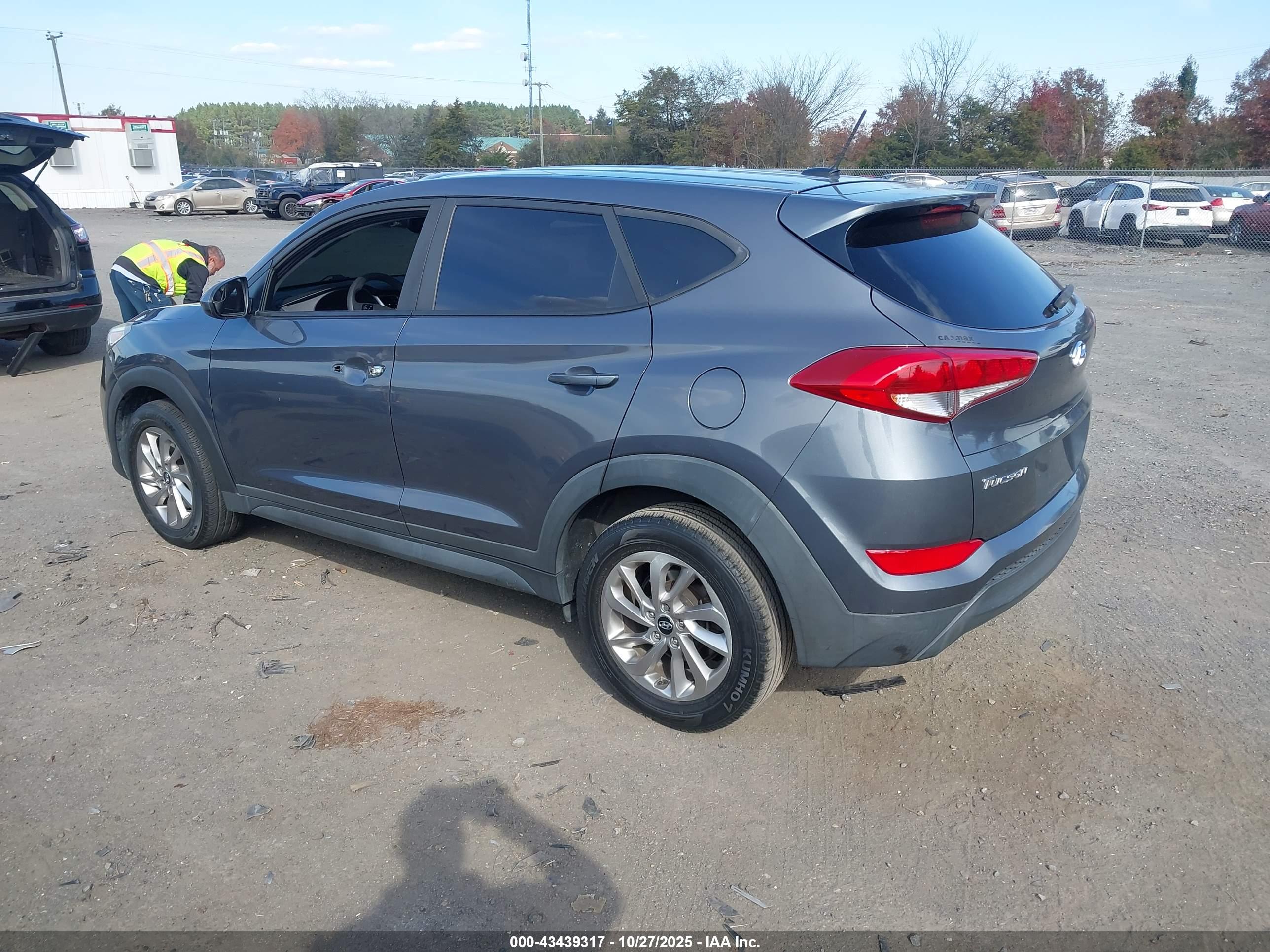 HYUNDAI TUCSON image 3