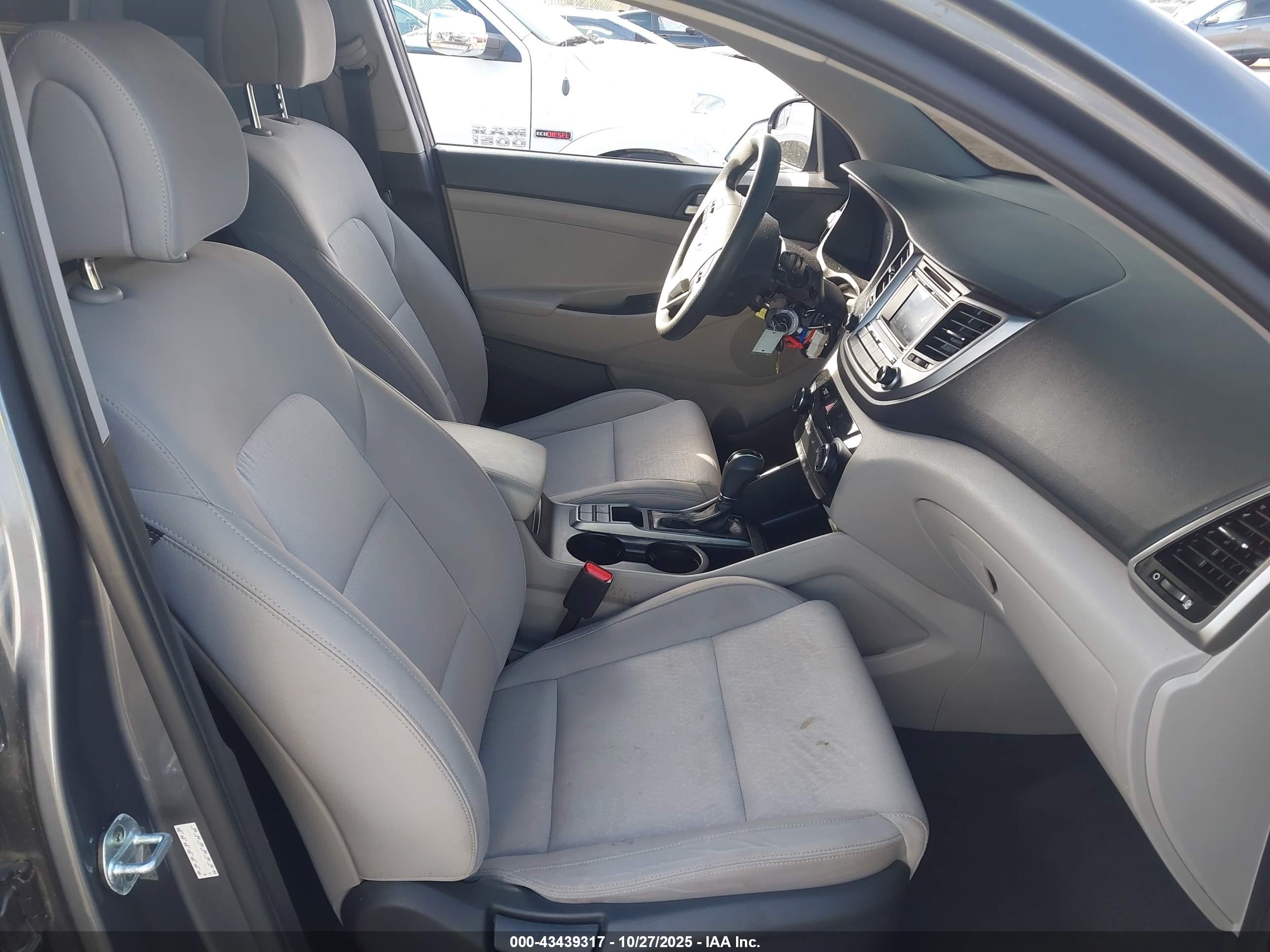 HYUNDAI TUCSON image 5