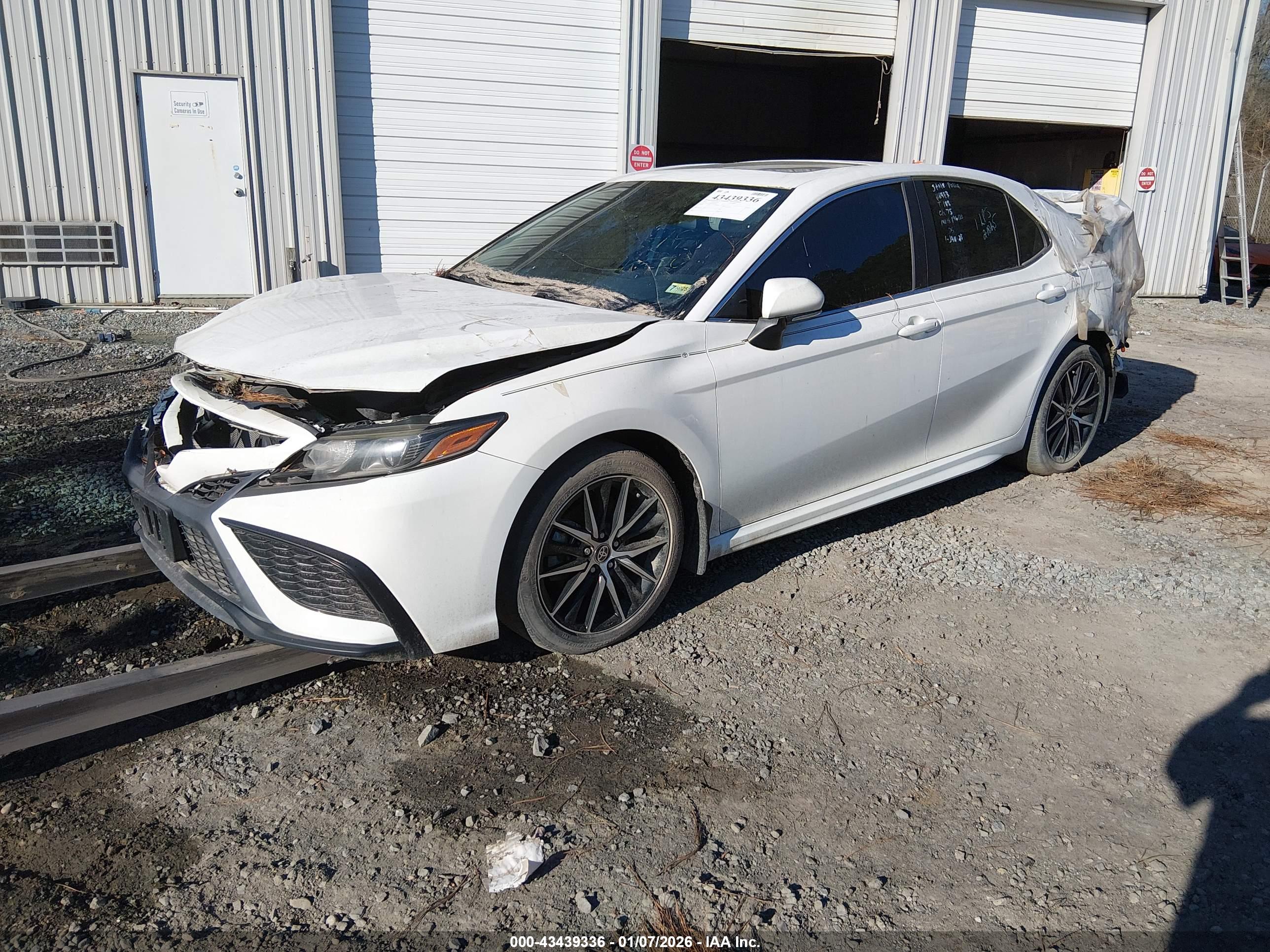 TOYOTA CAMRY image 2