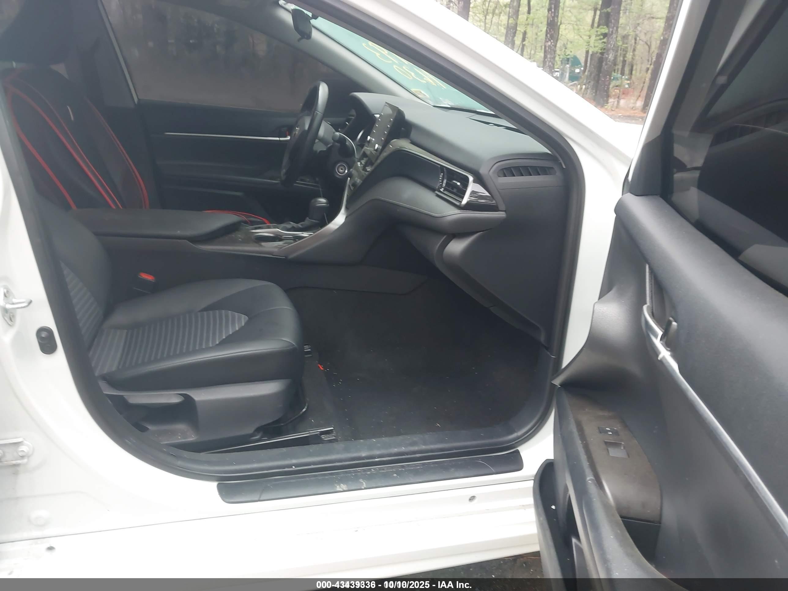 TOYOTA CAMRY image 5