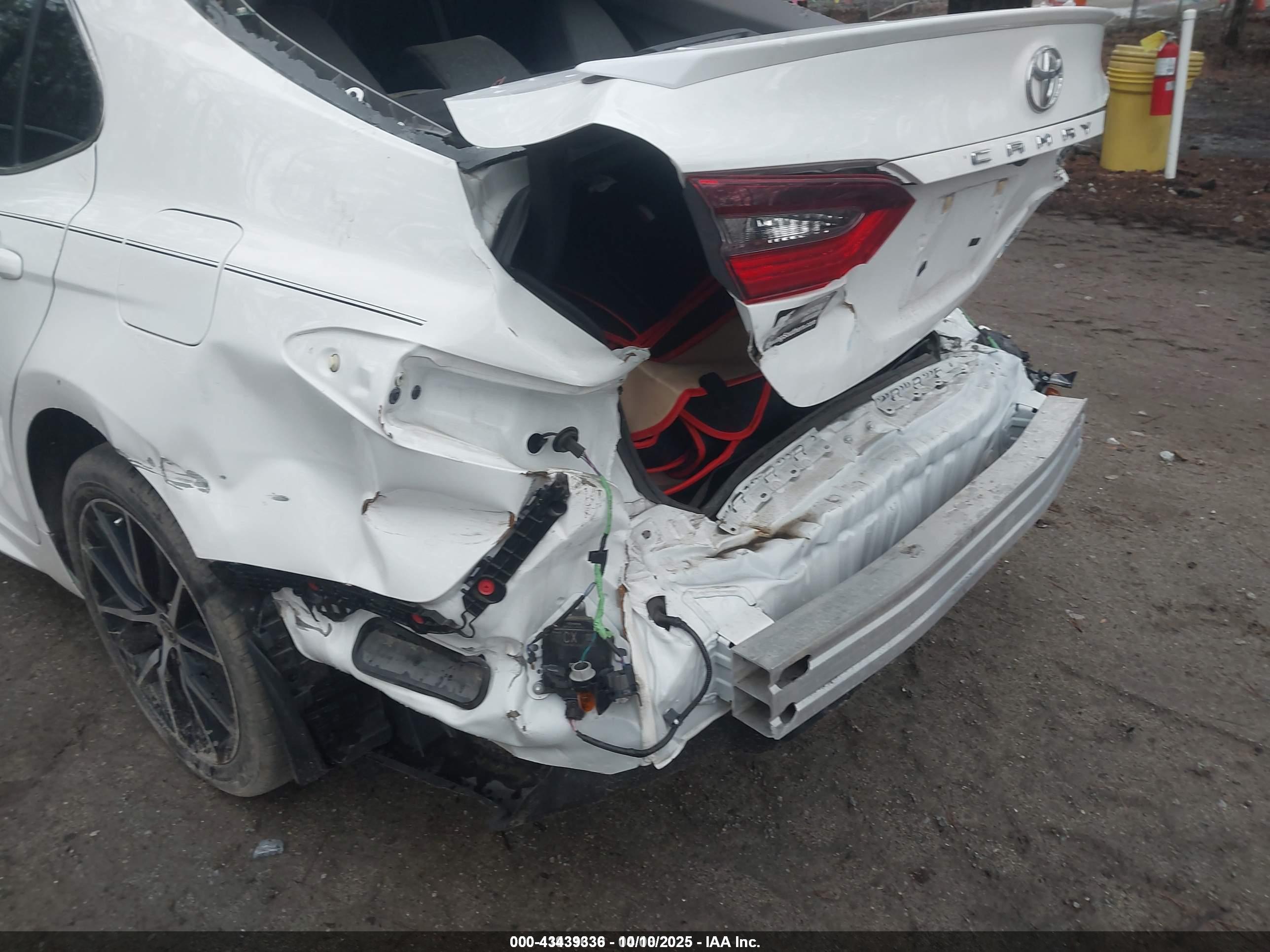 TOYOTA CAMRY image 6