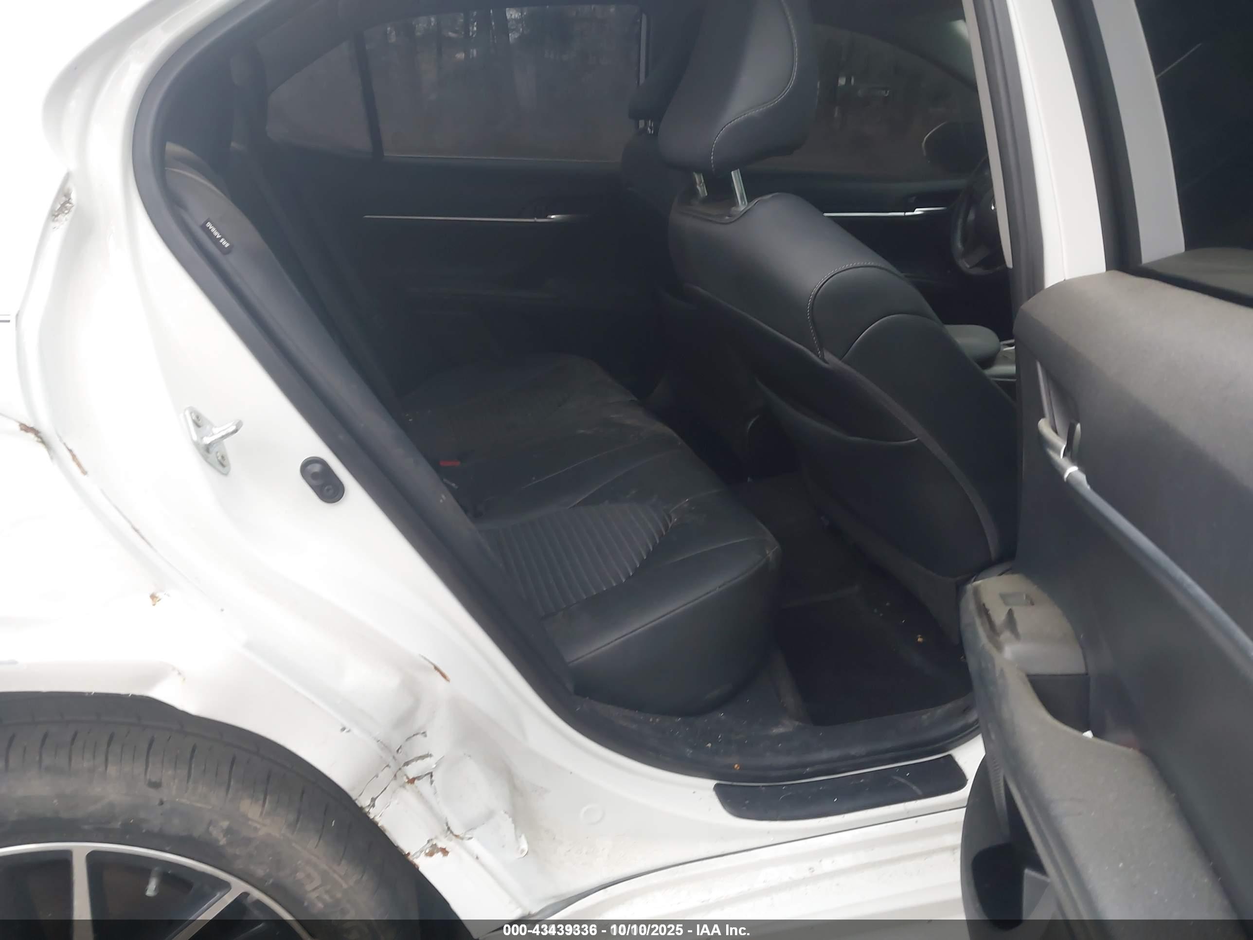 TOYOTA CAMRY image 8