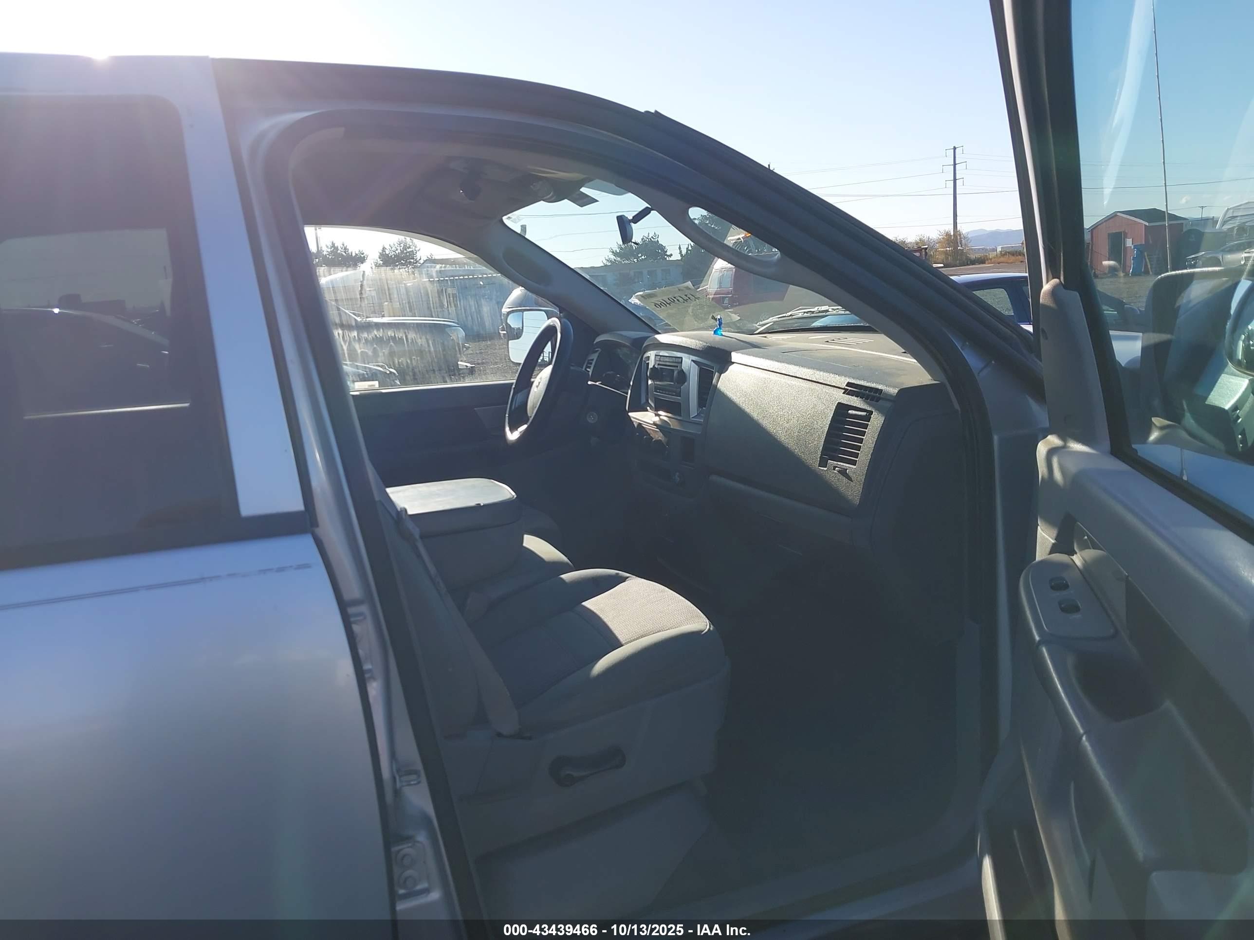 DODGE RAM image 5