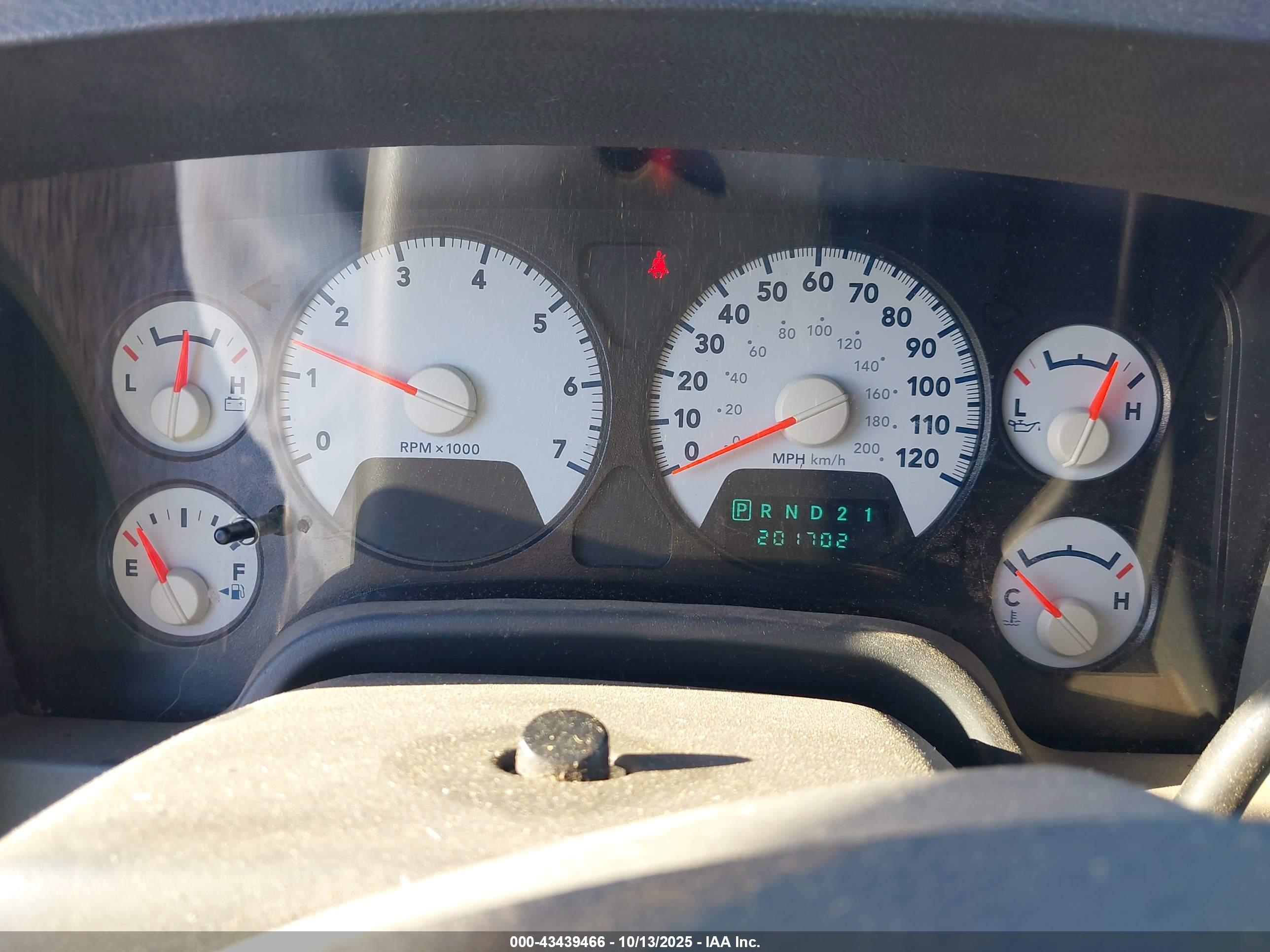 DODGE RAM image 7