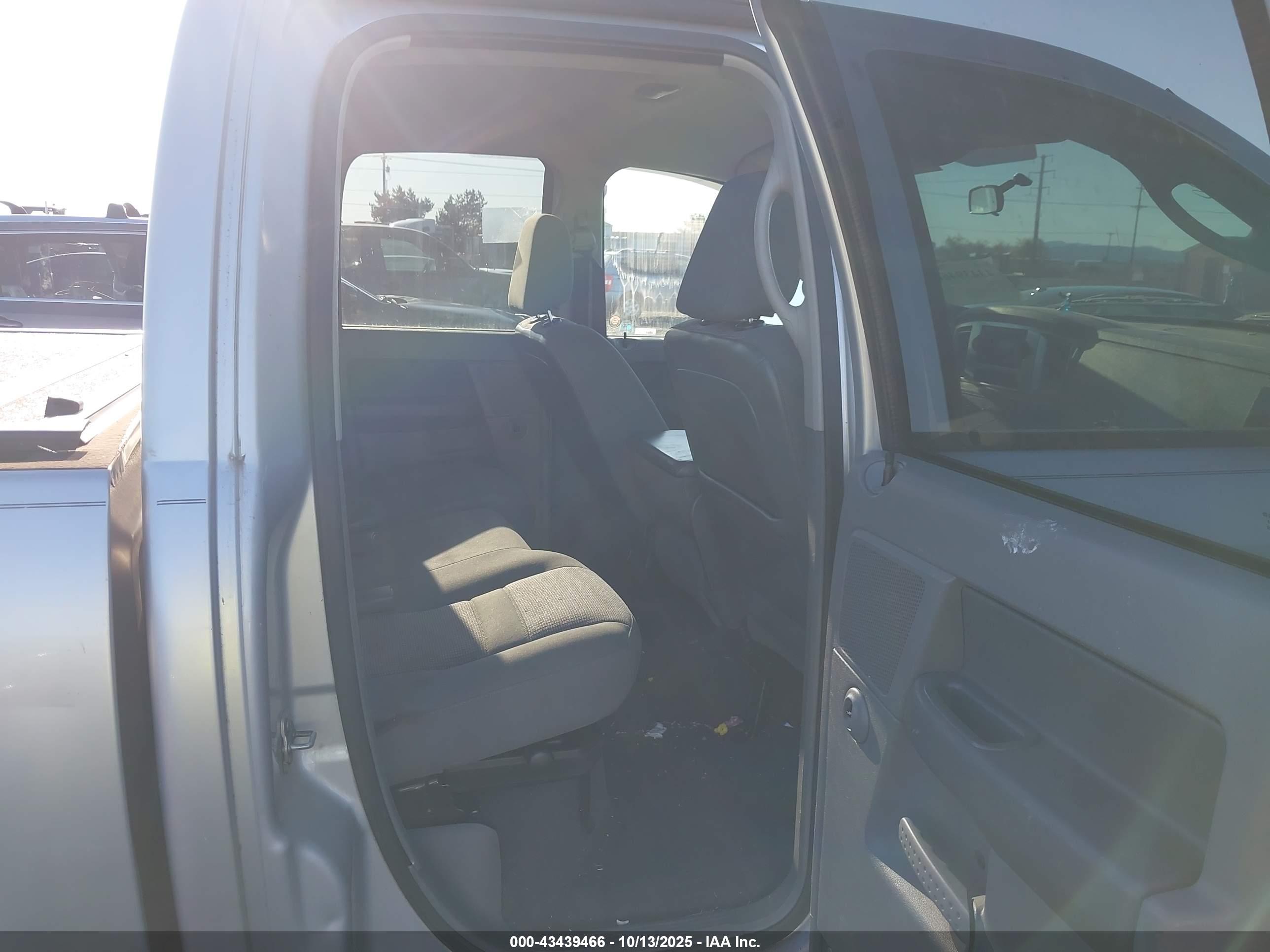 DODGE RAM image 8