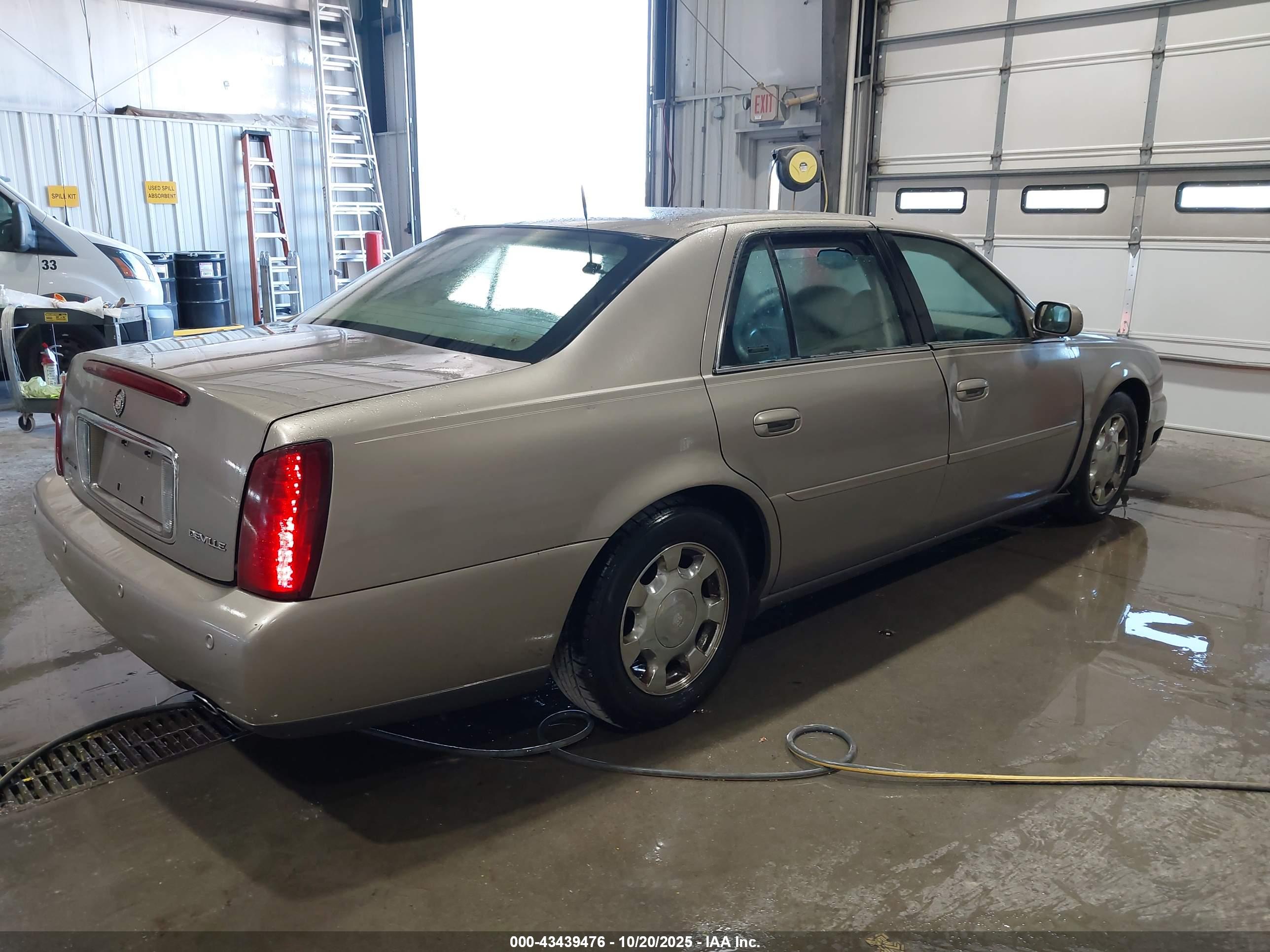 CADILLAC DEVILLE image 4