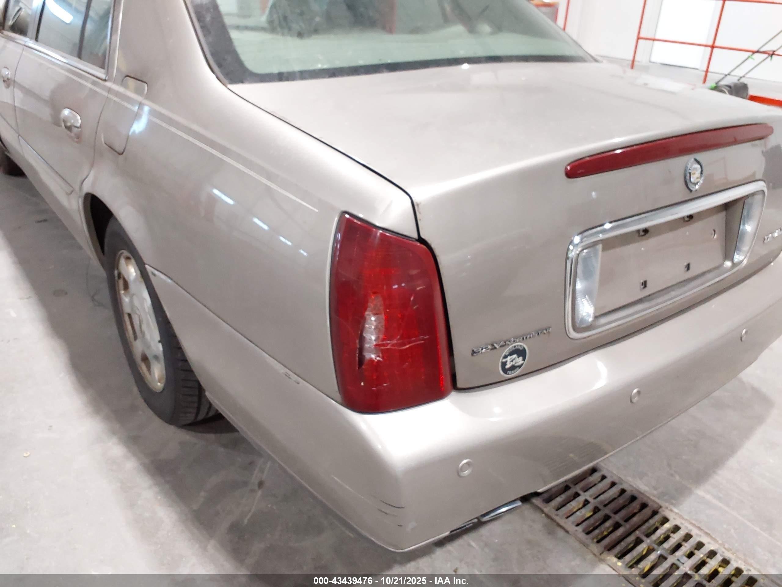 CADILLAC DEVILLE image 6