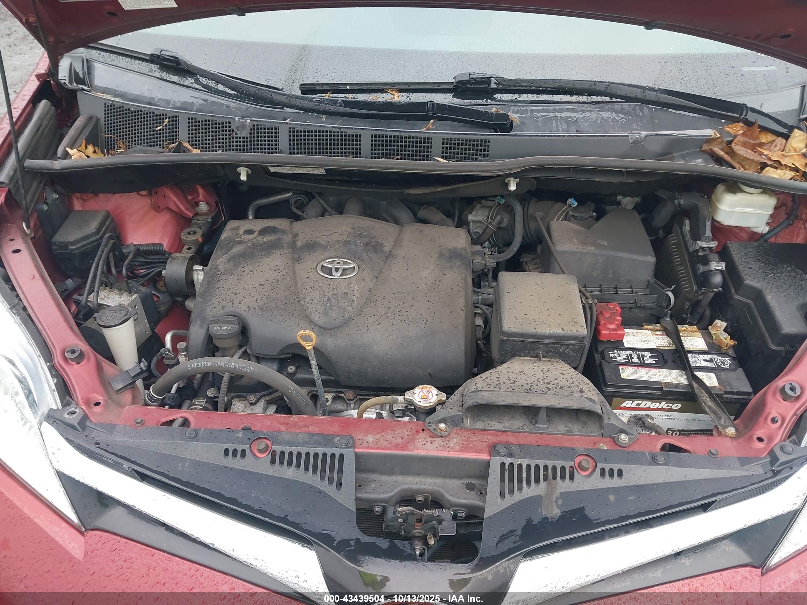 TOYOTA SIENNA image 10
