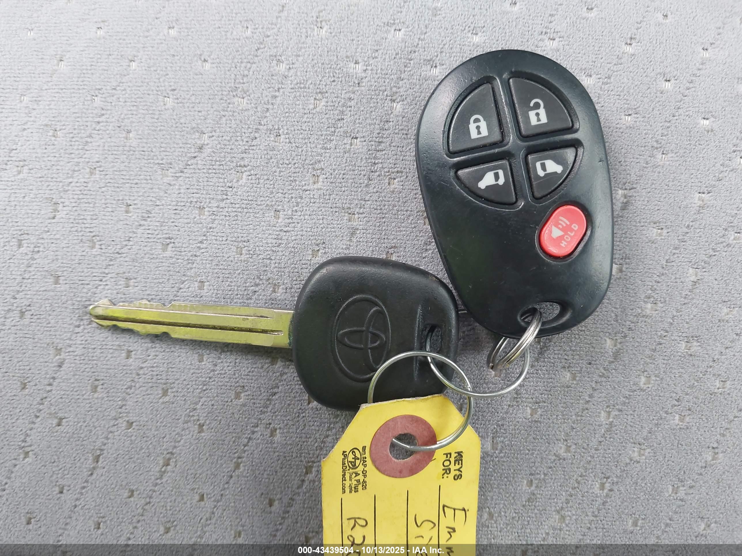 TOYOTA SIENNA image 11