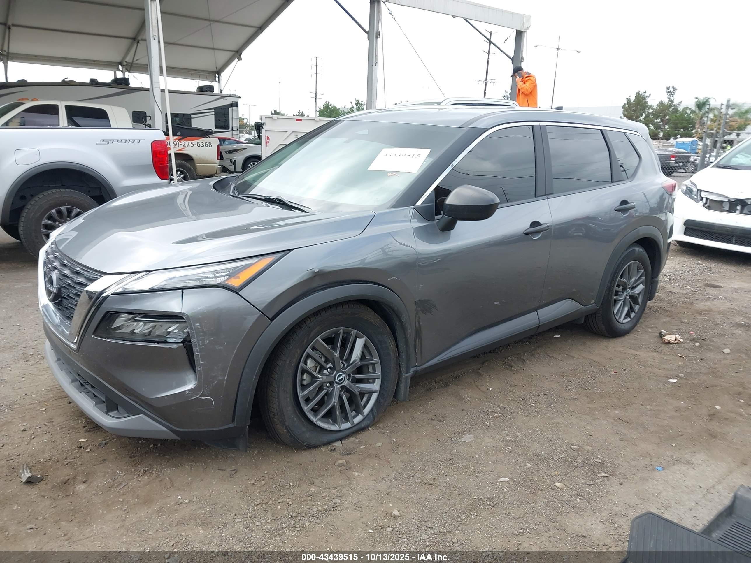 NISSAN ROGUE image 2