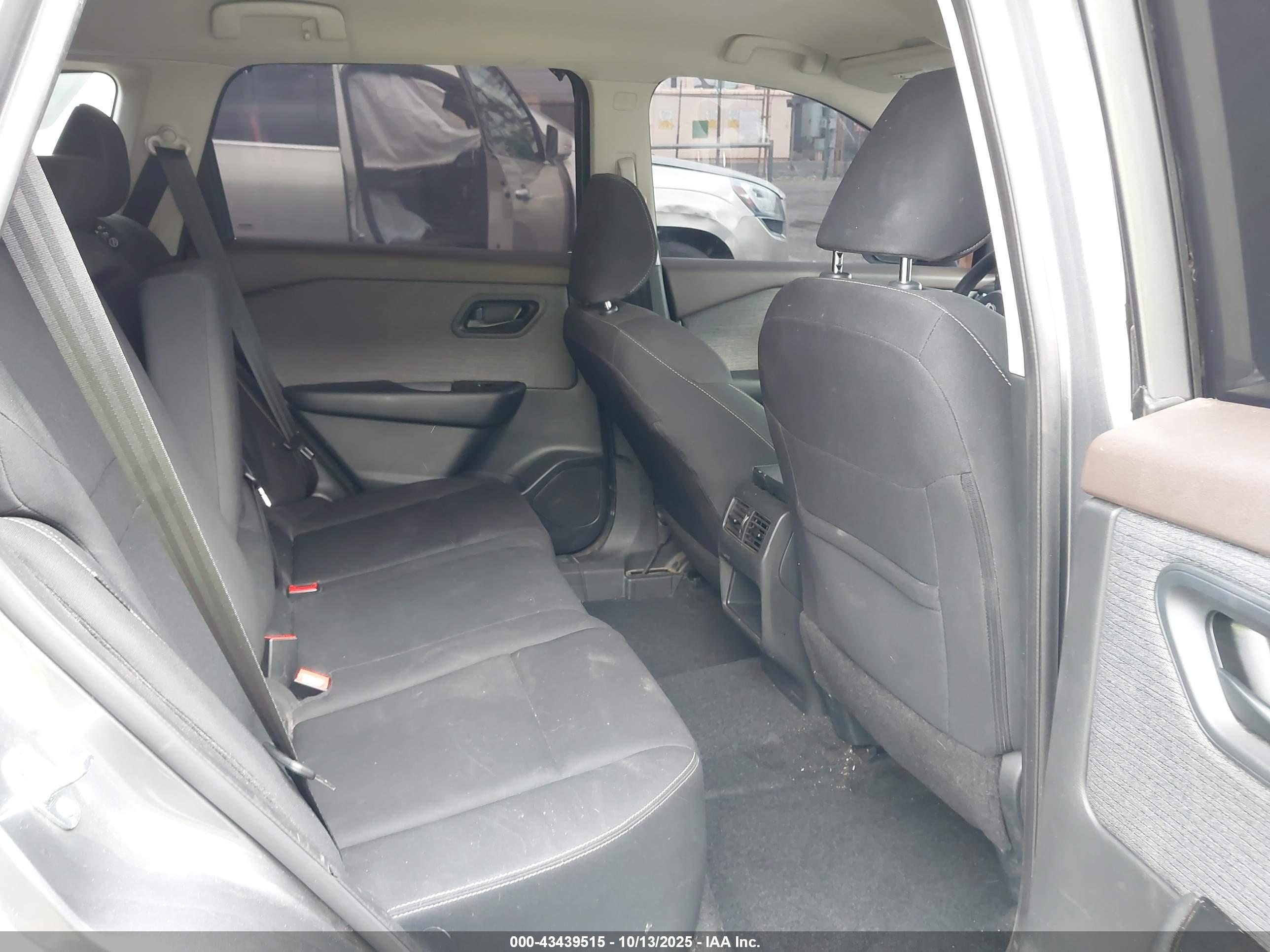 NISSAN ROGUE image 8