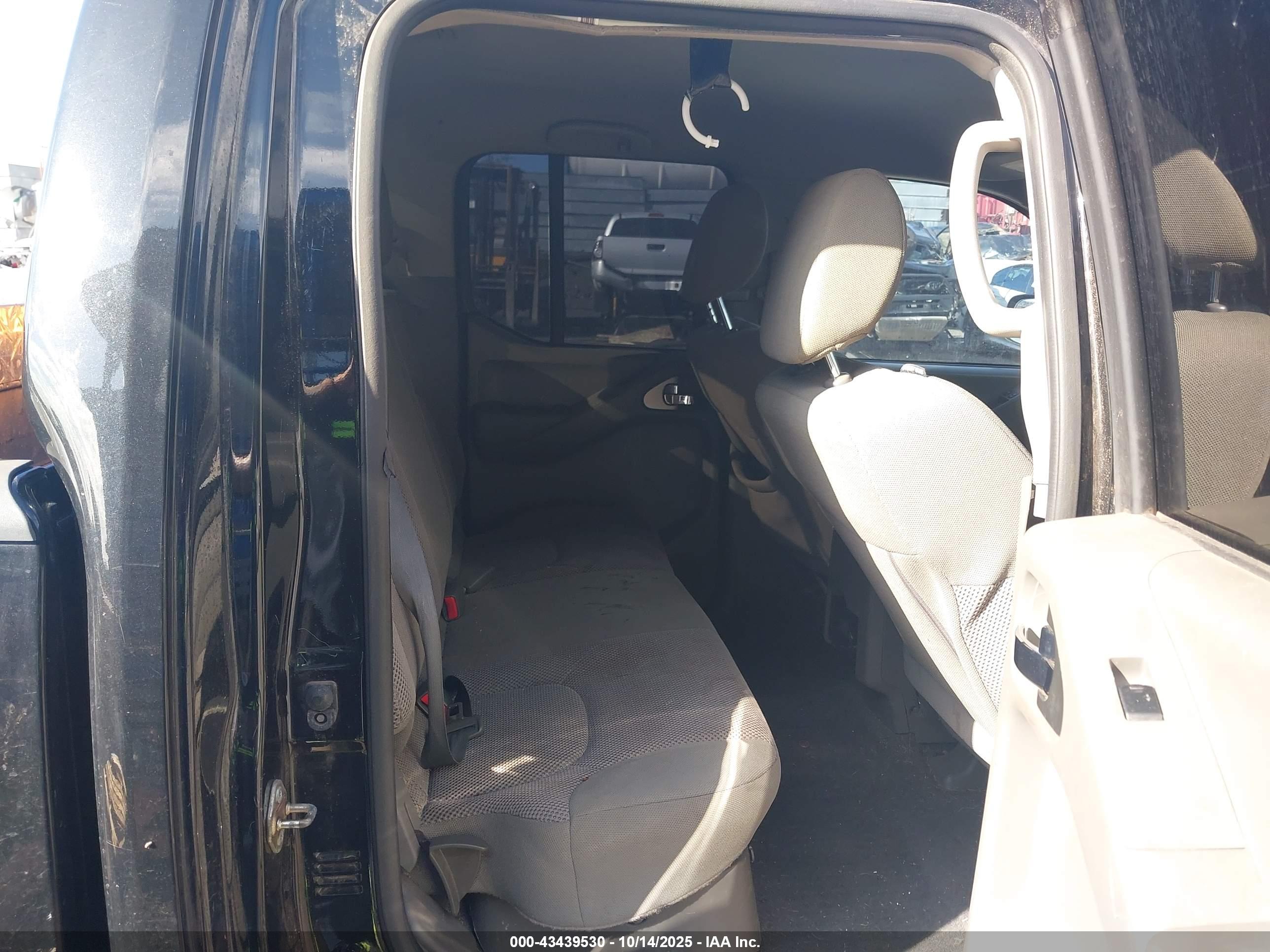 NISSAN FRONTIER image 8