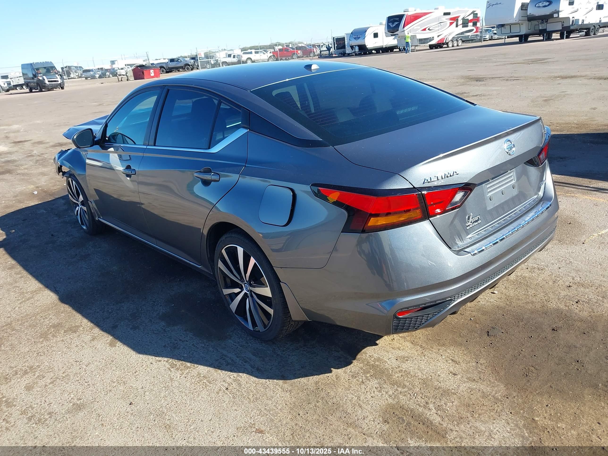 NISSAN ALTIMA image 3