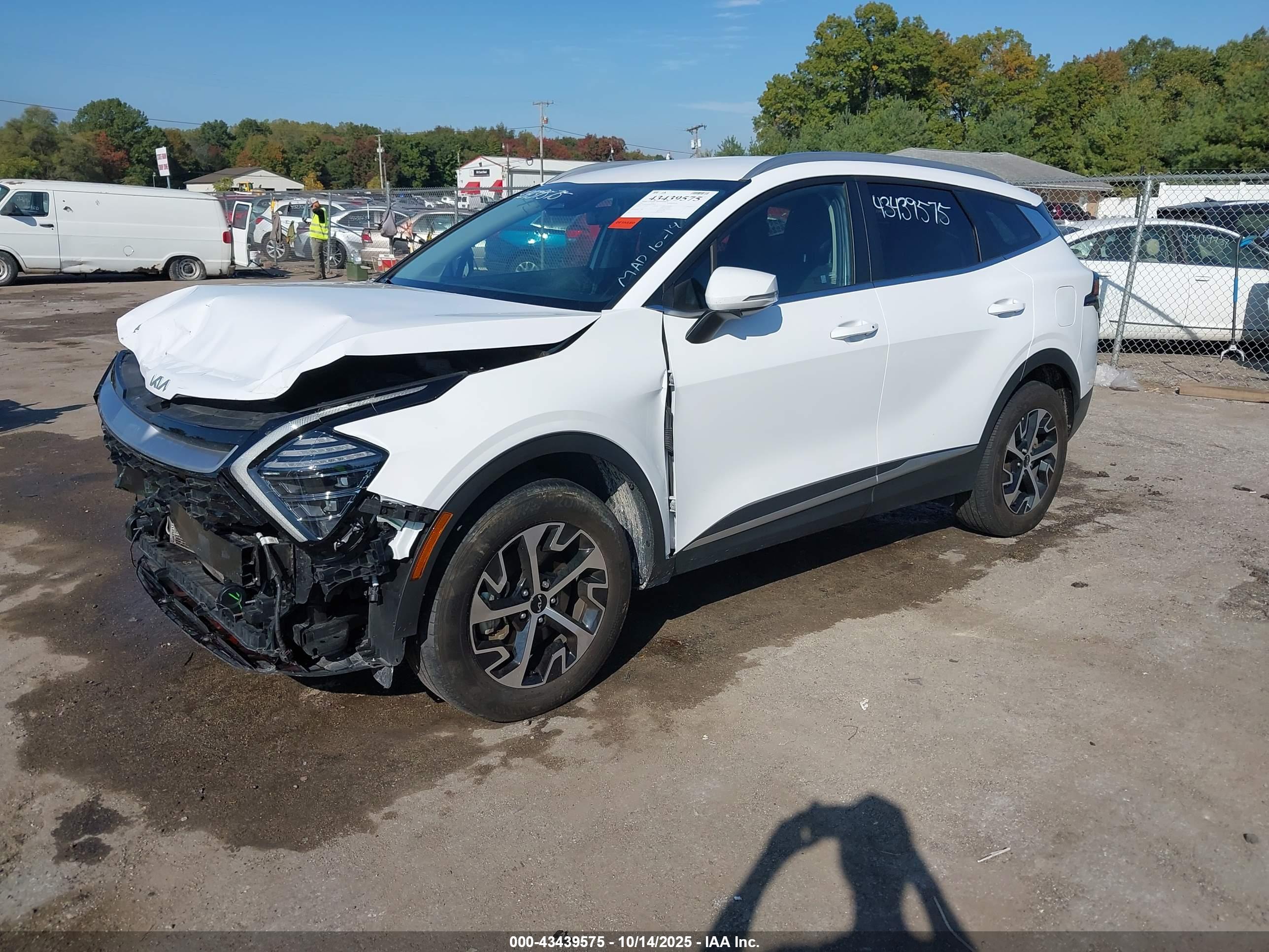 KIA SPORTAGE image 2