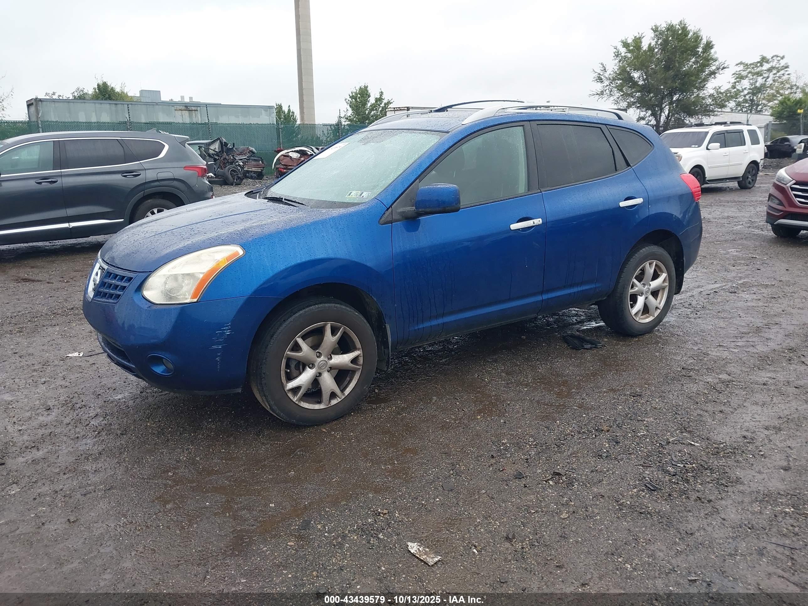 NISSAN ROGUE image 2