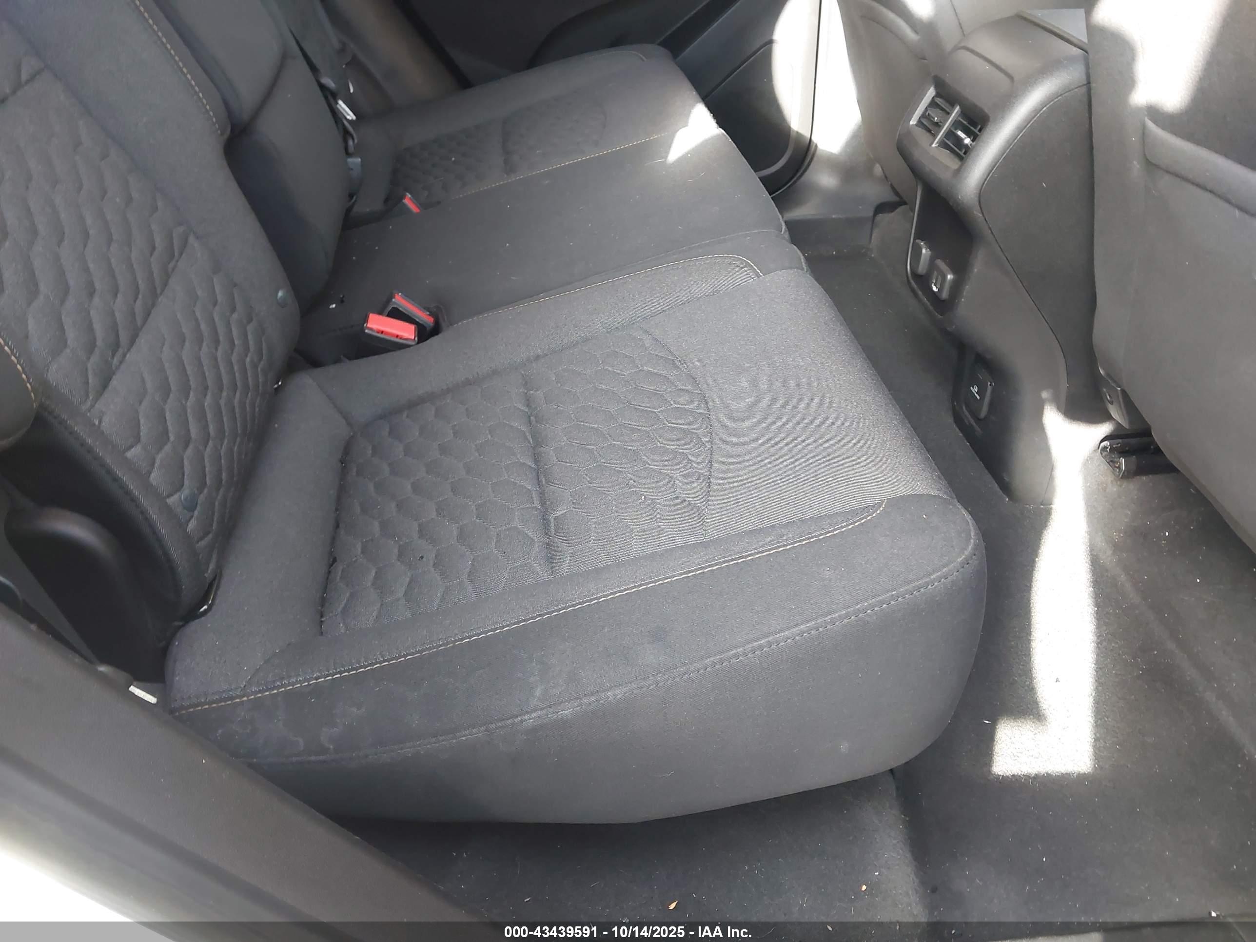 CHEVROLET EQUINOX image 8