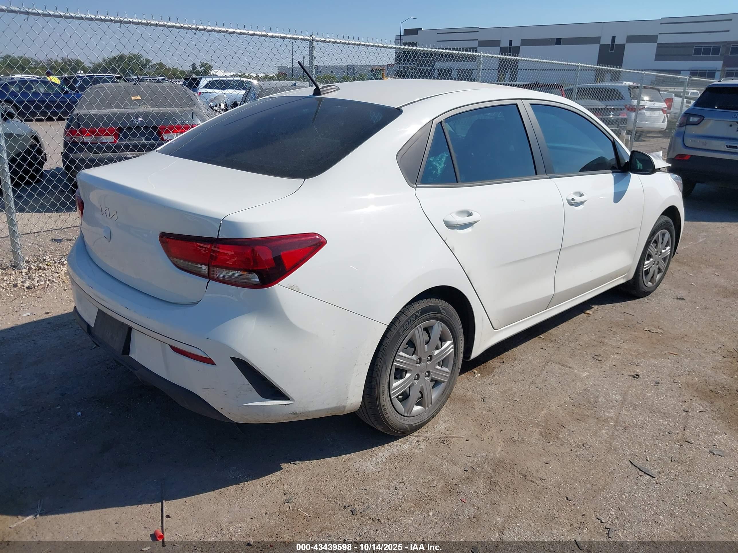 KIA RIO image 4