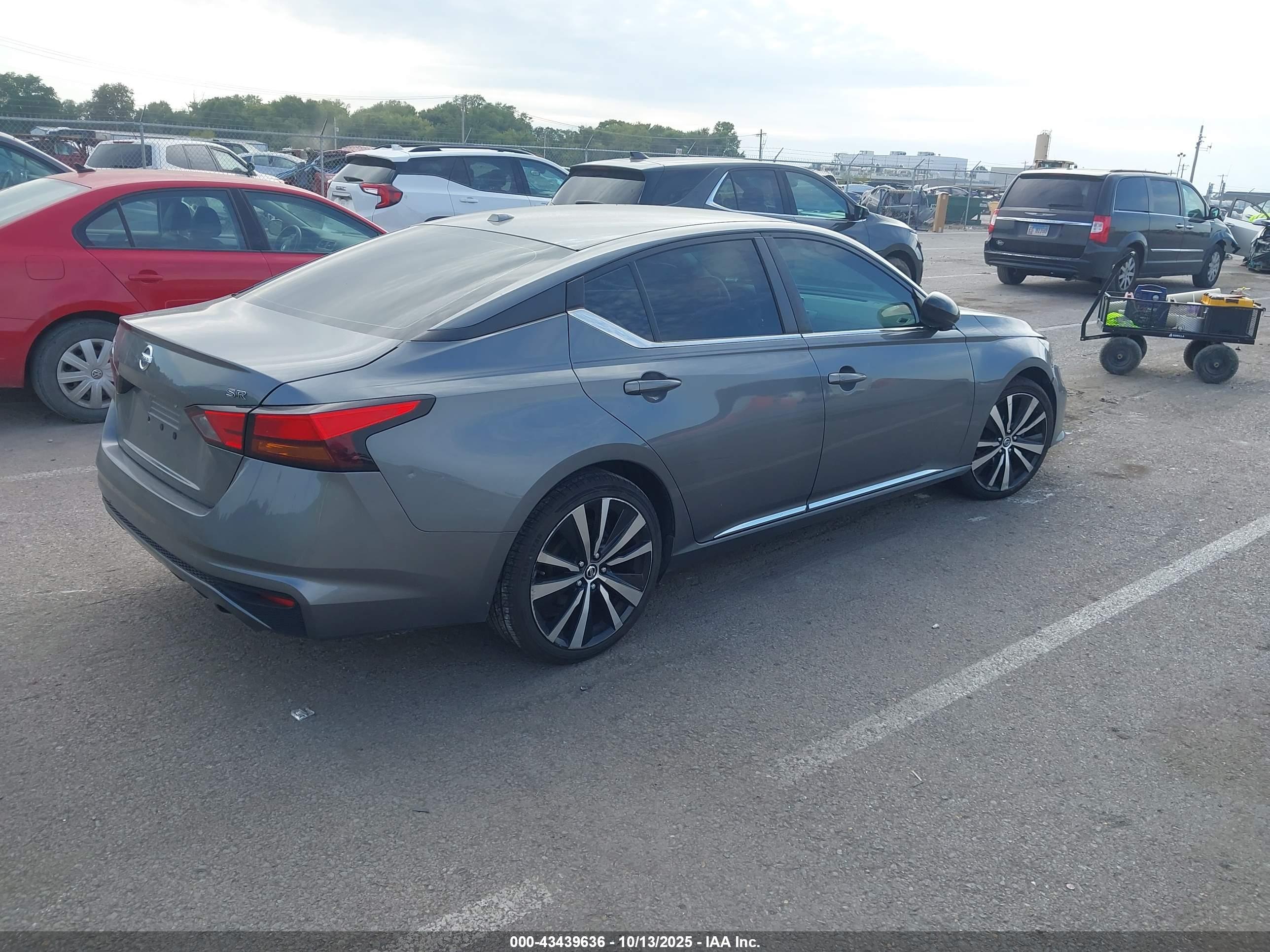 NISSAN ALTIMA image 4