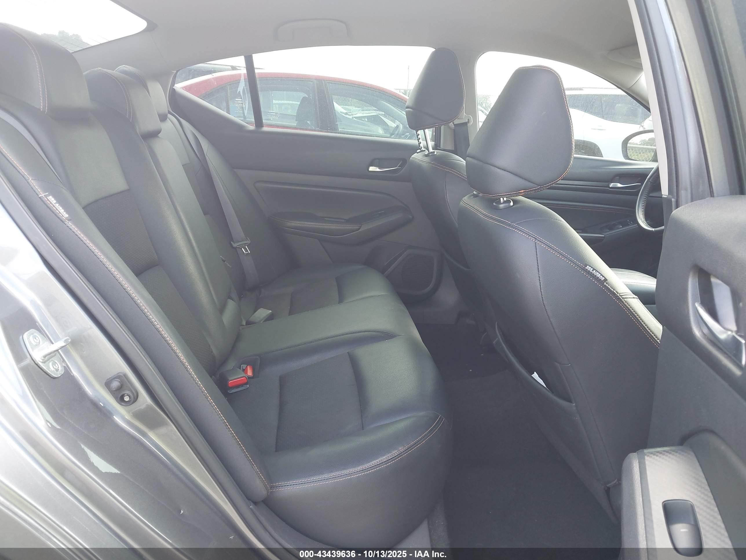 NISSAN ALTIMA image 8