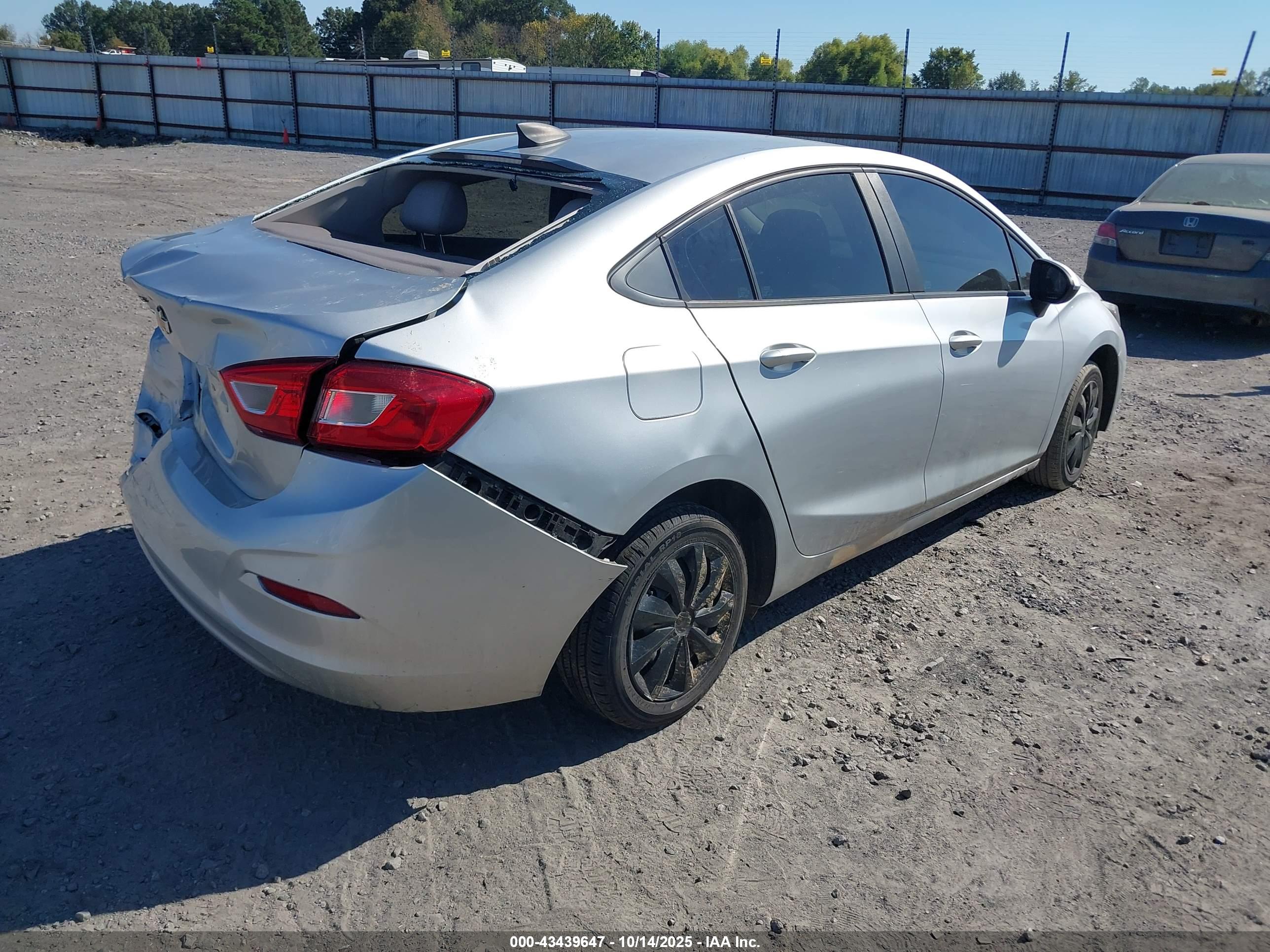 CHEVROLET CRUZE image 4