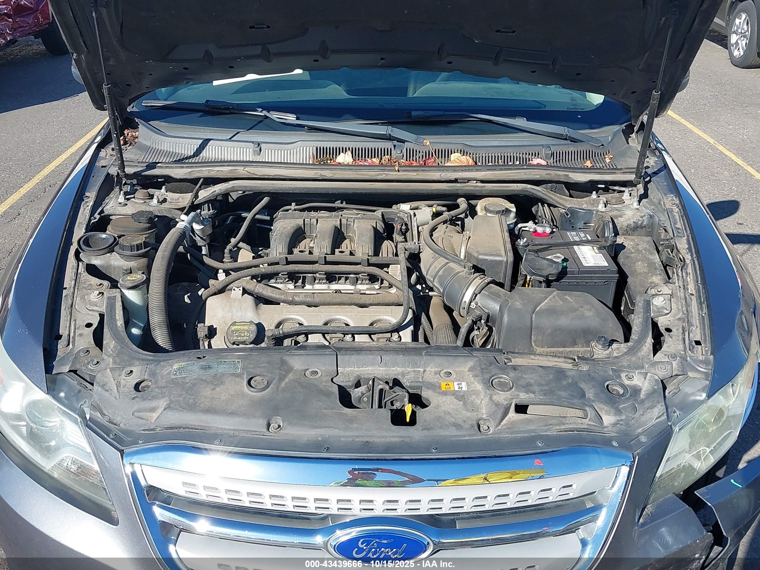 FORD TAURUS image 10