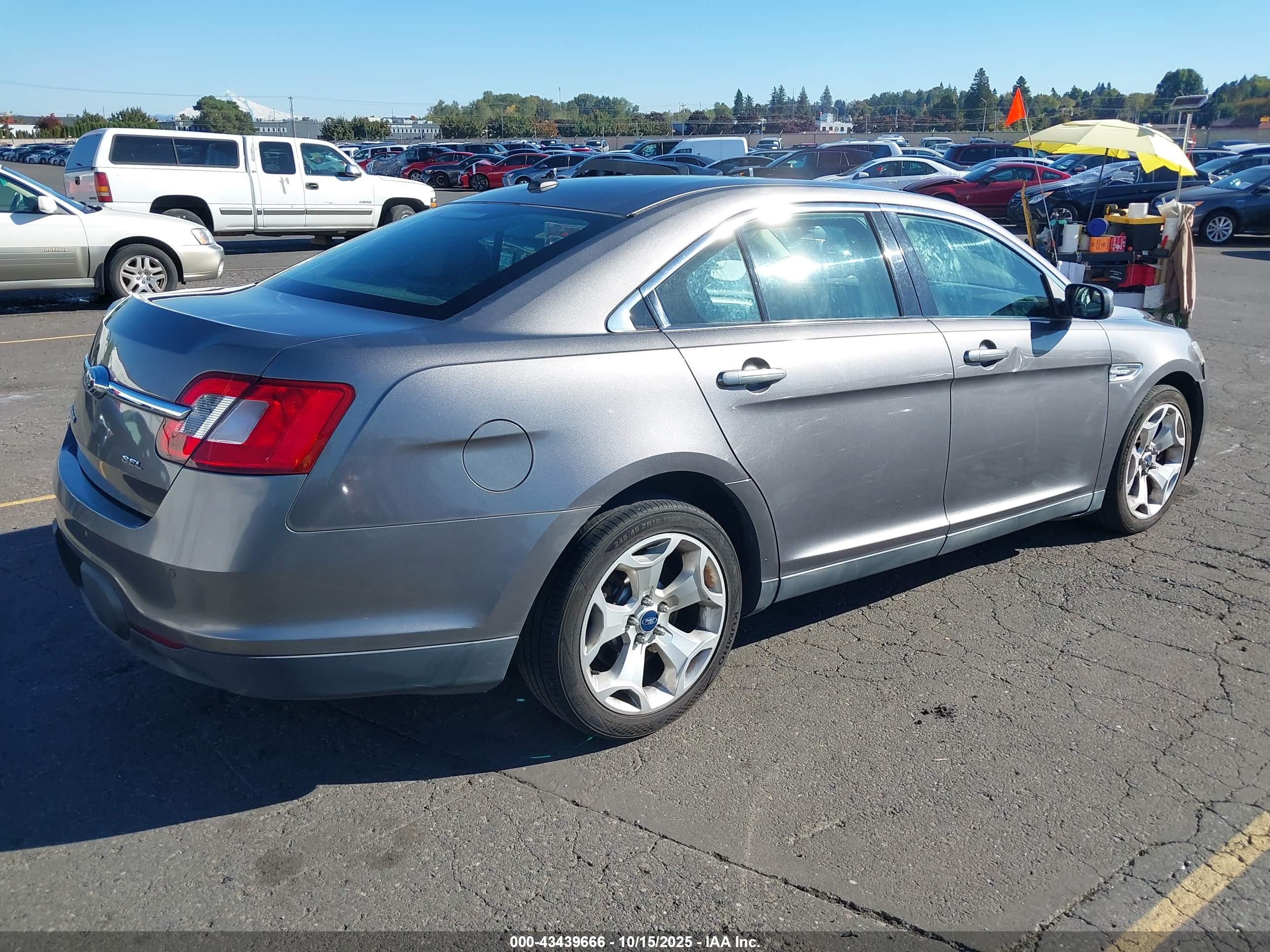 FORD TAURUS image 4