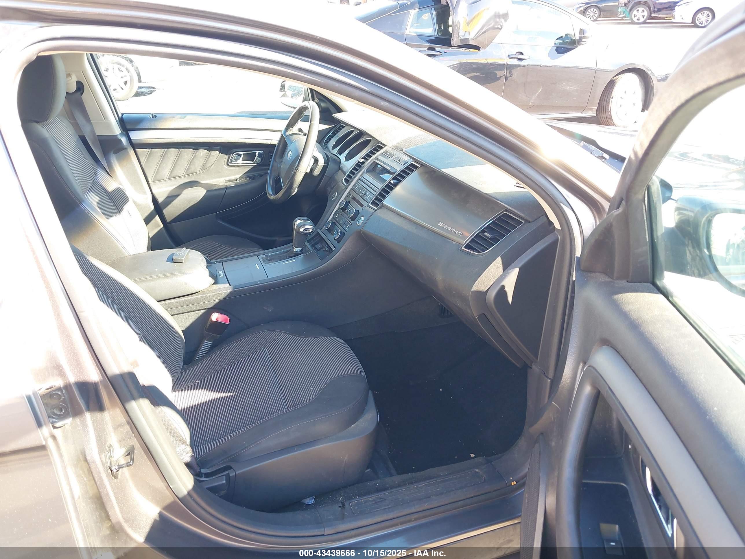 FORD TAURUS image 5